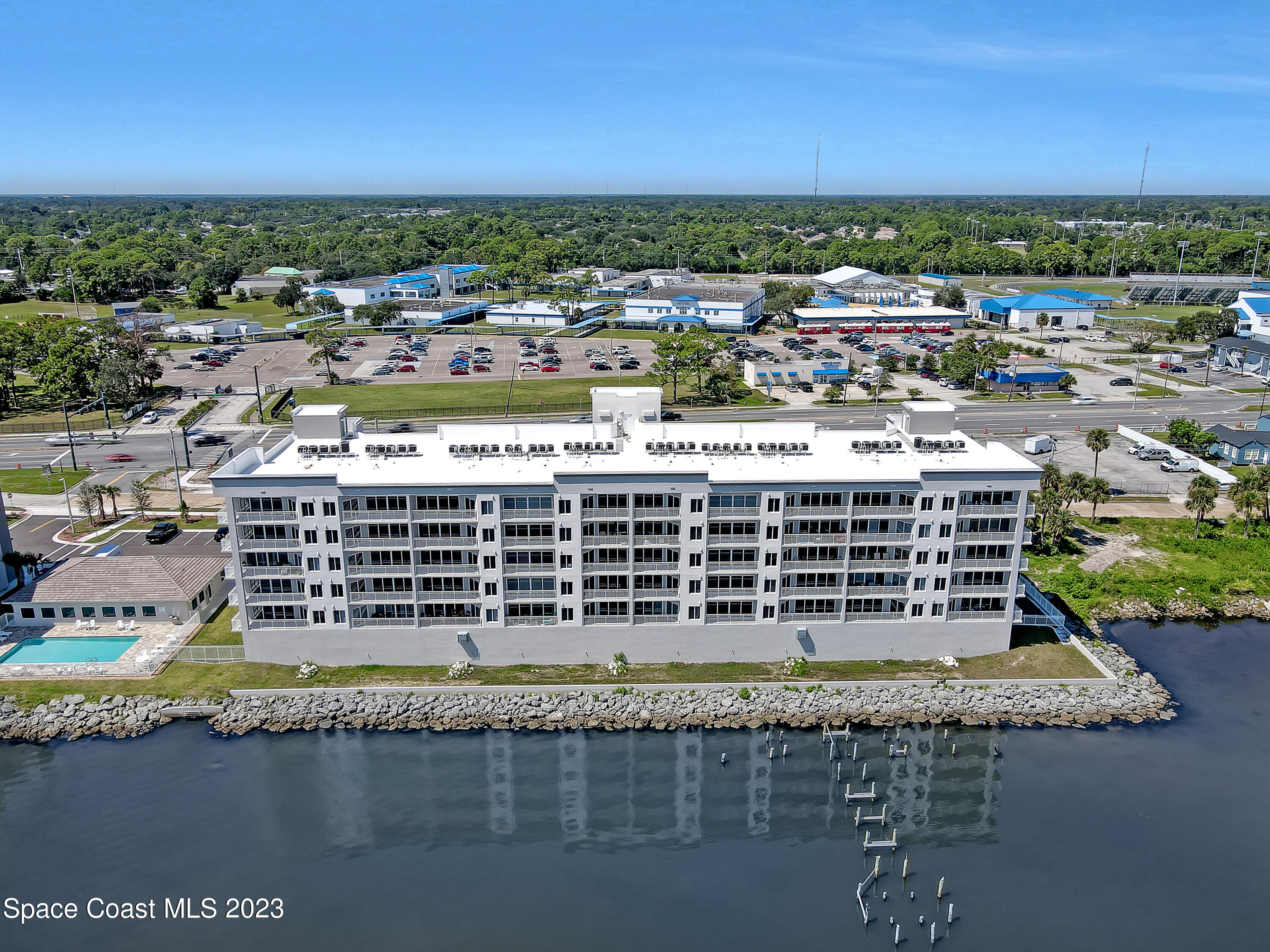1805 Riverside Drive, 305n