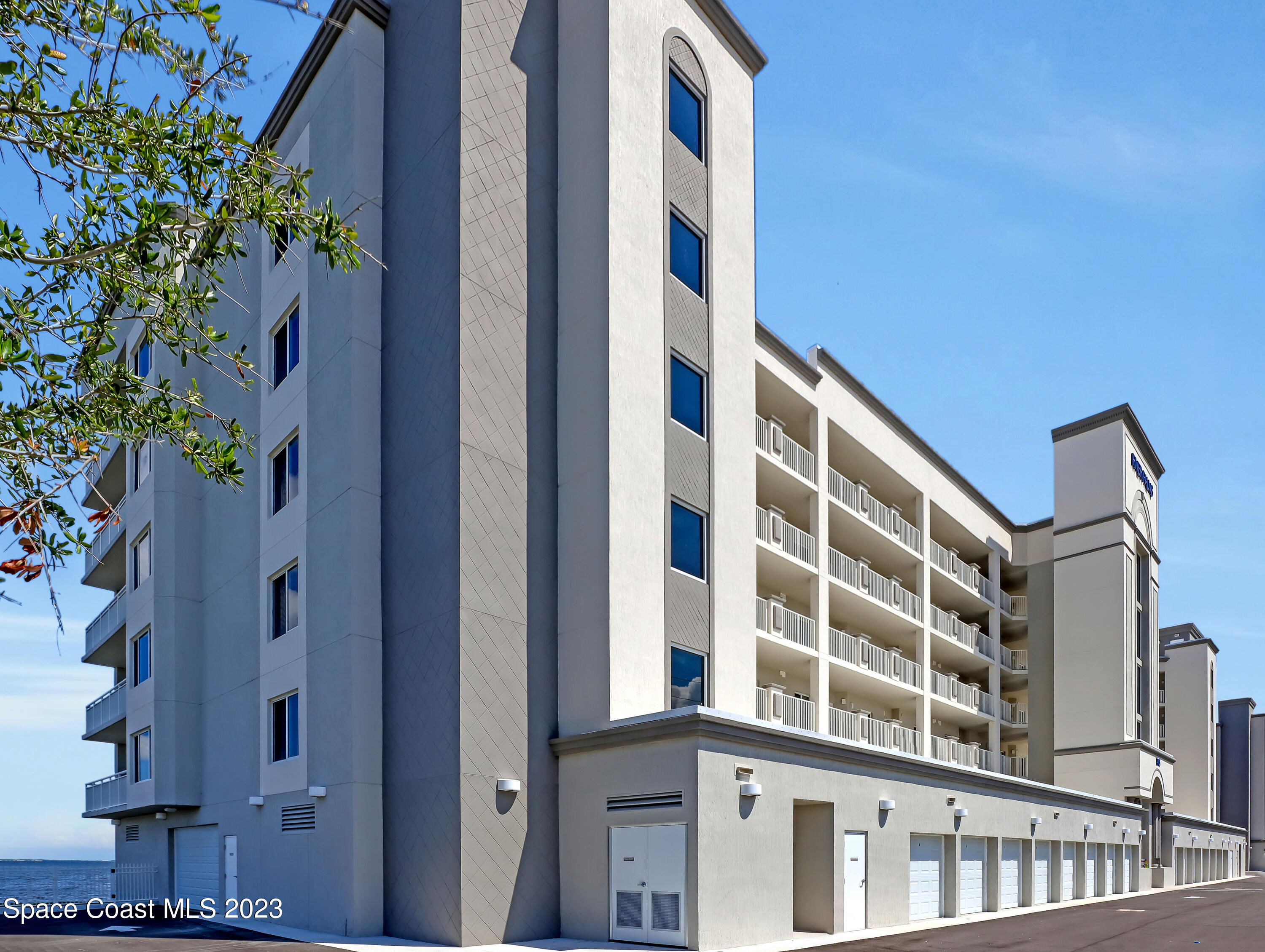 1805 Riverside Drive, 305n