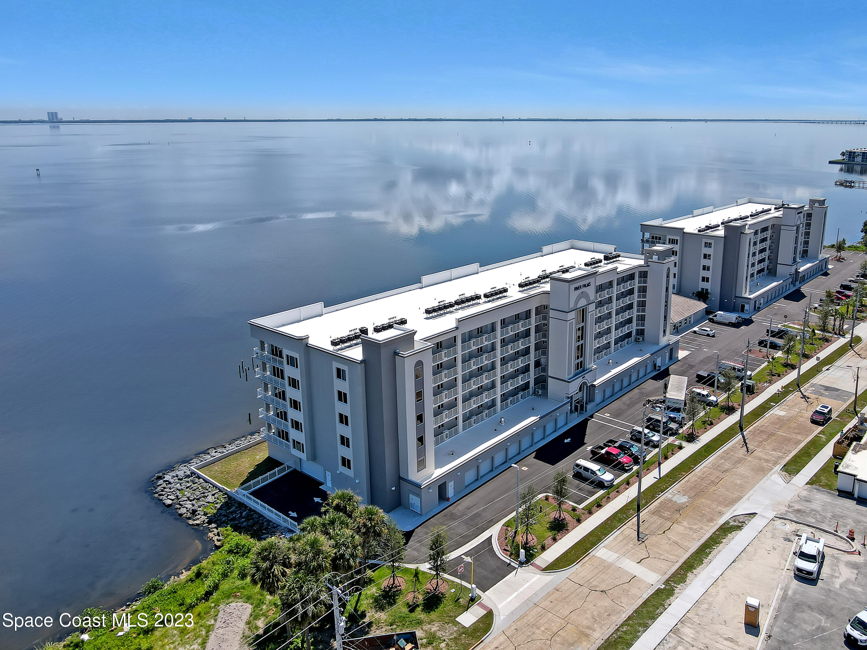 1805 Riverside Drive, 305n