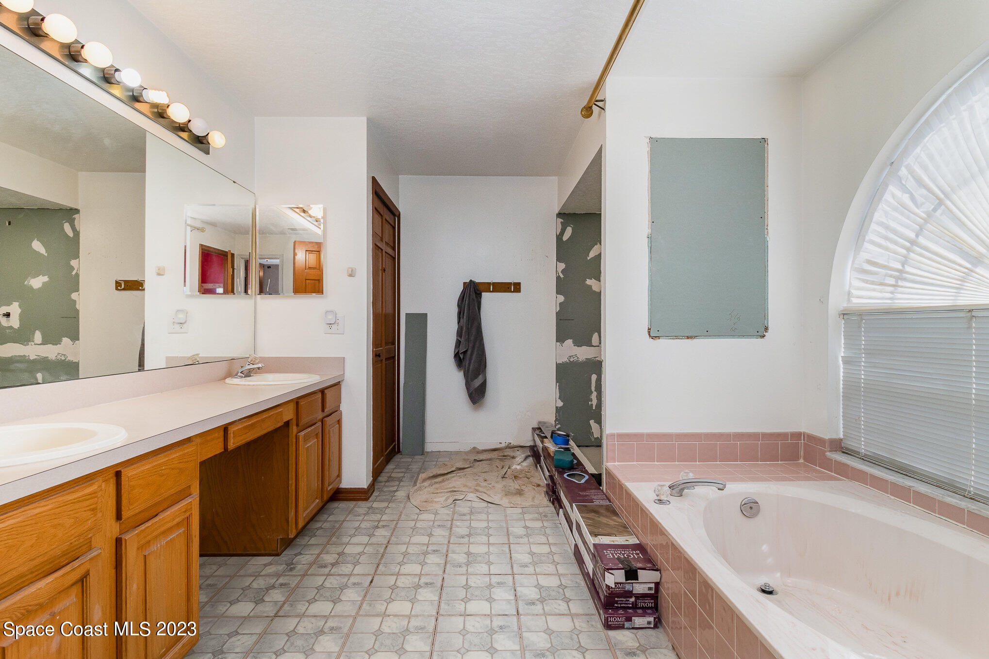 2602 Lowell Circle