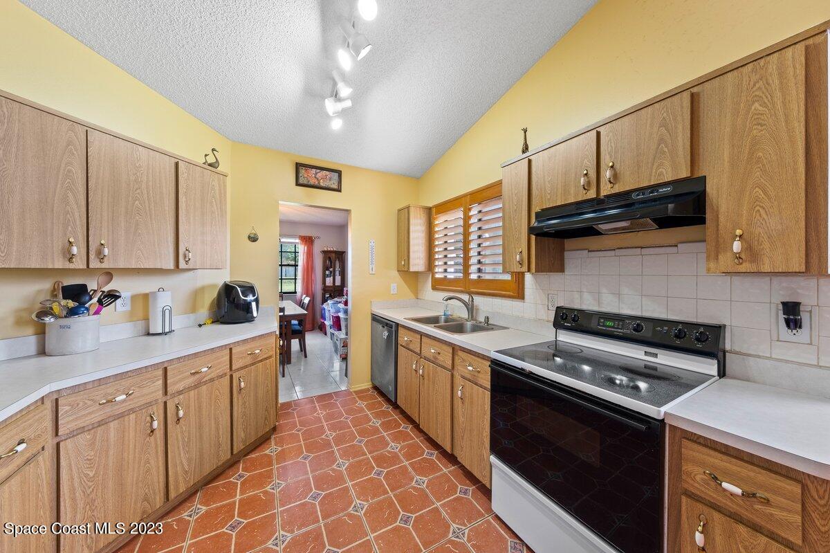 1055 Dallam Avenue NW, 44