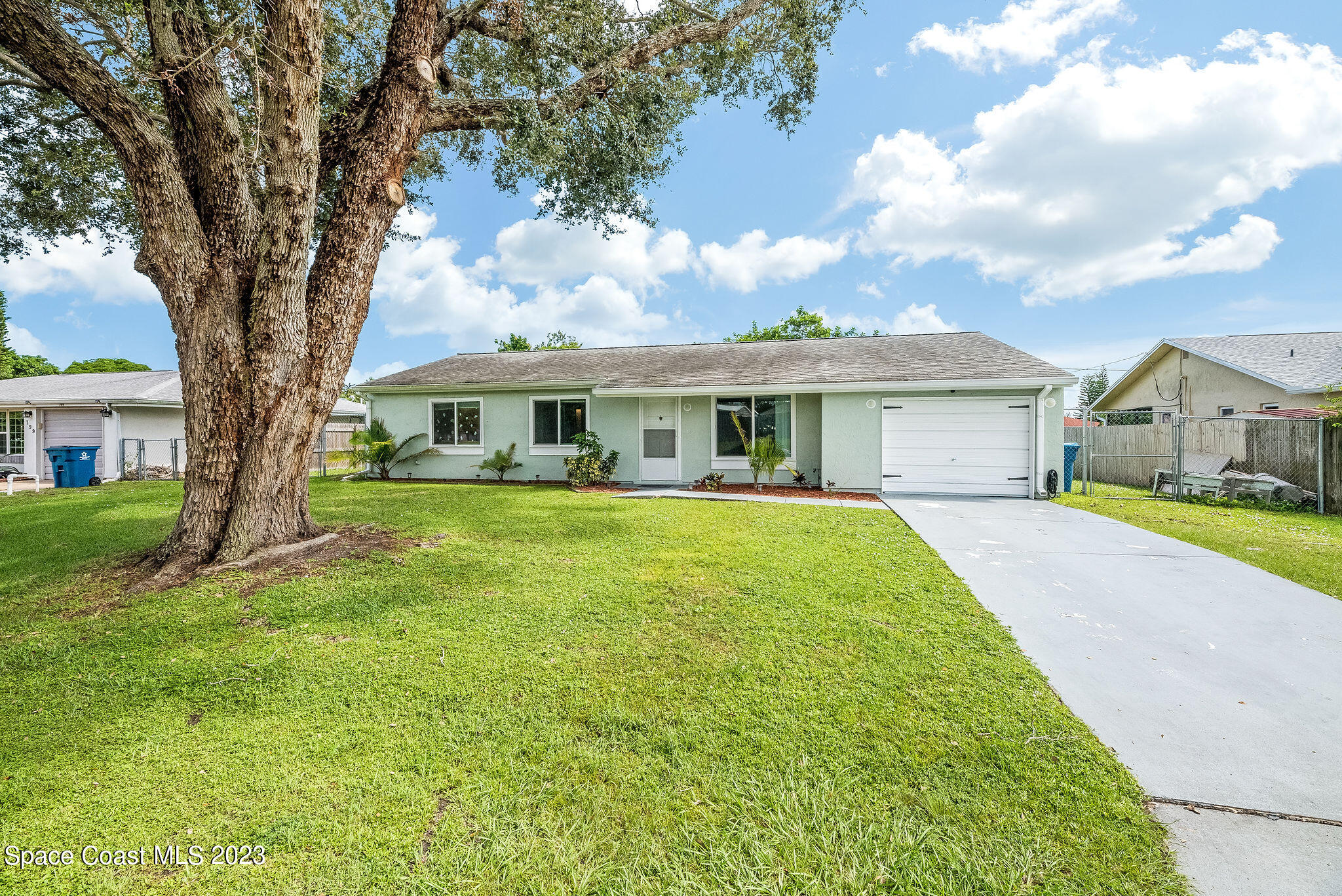 791 Arundo Avenue NE