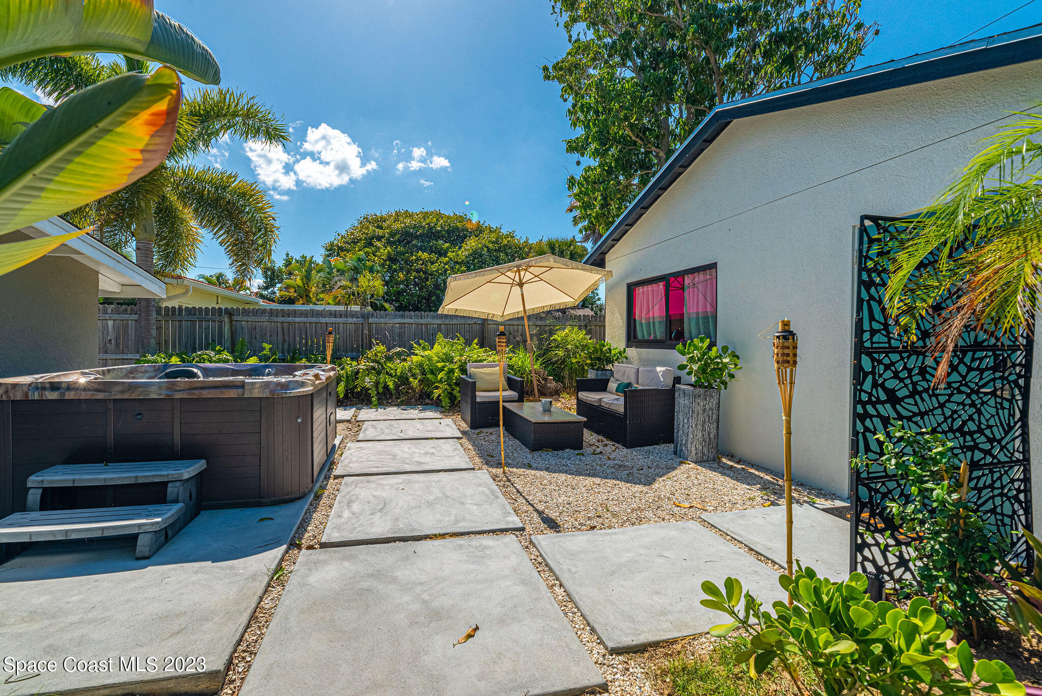 210 Avenida De La Vista