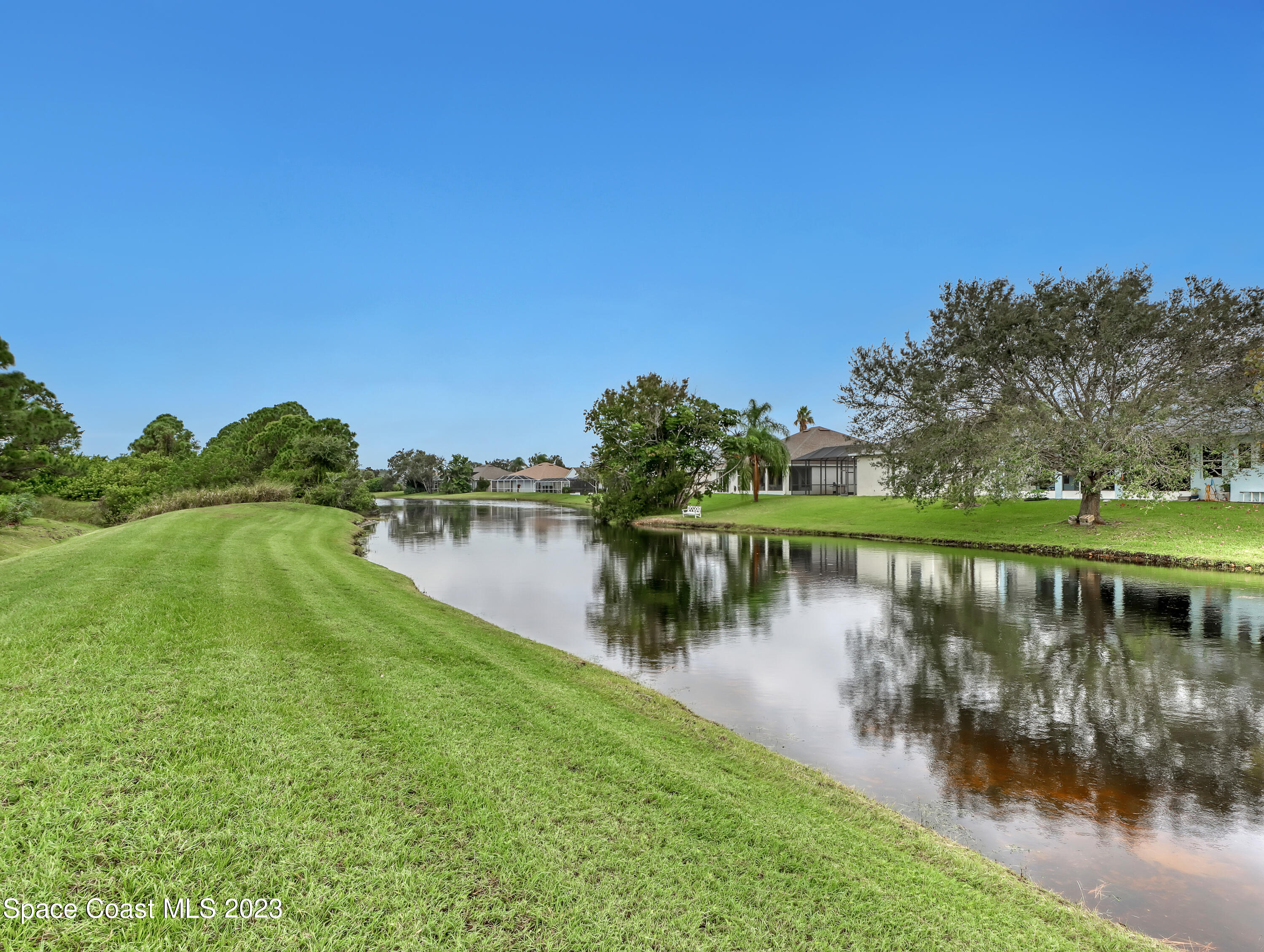 904 Suntree Woods Drive