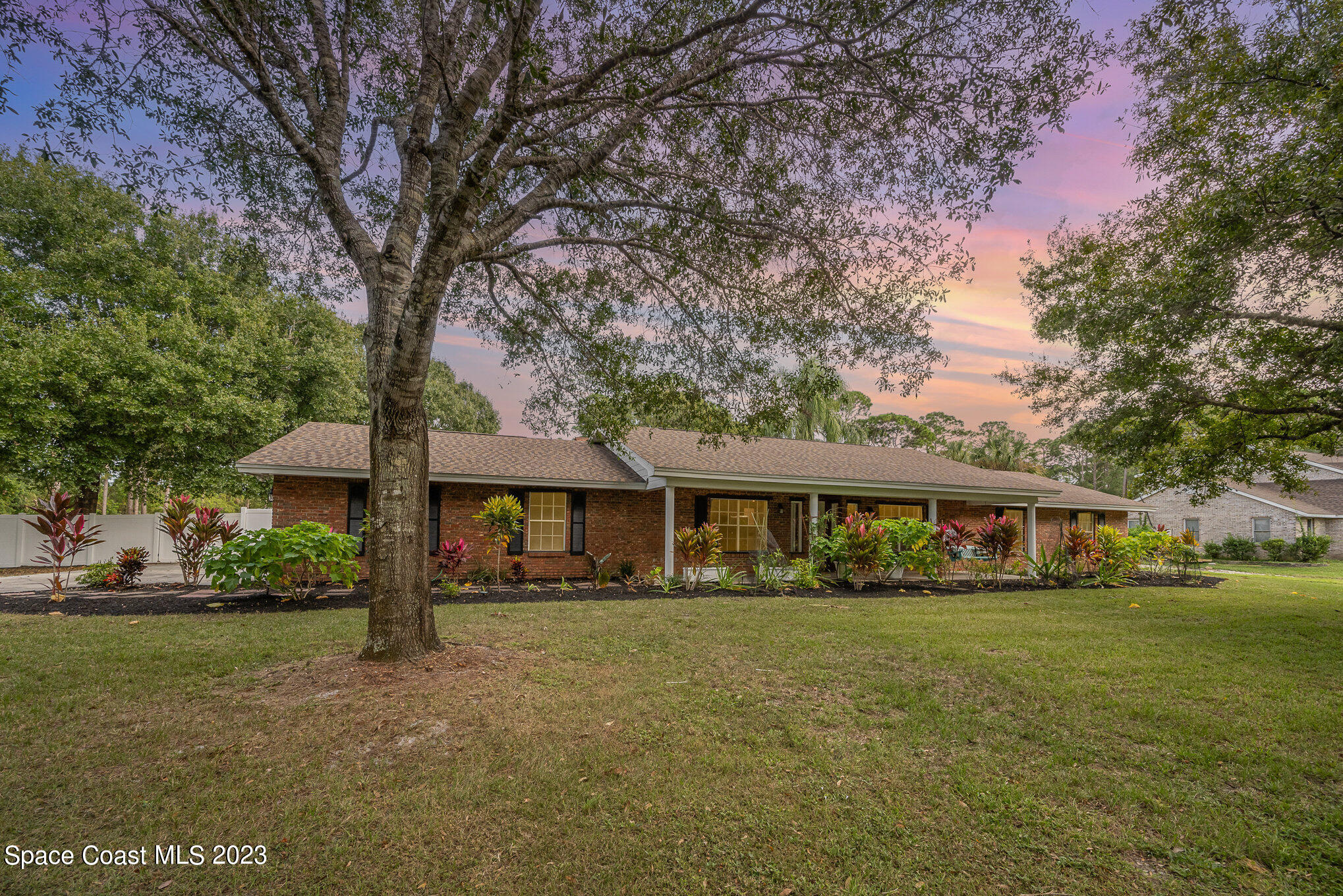 1699 Henley Road NW