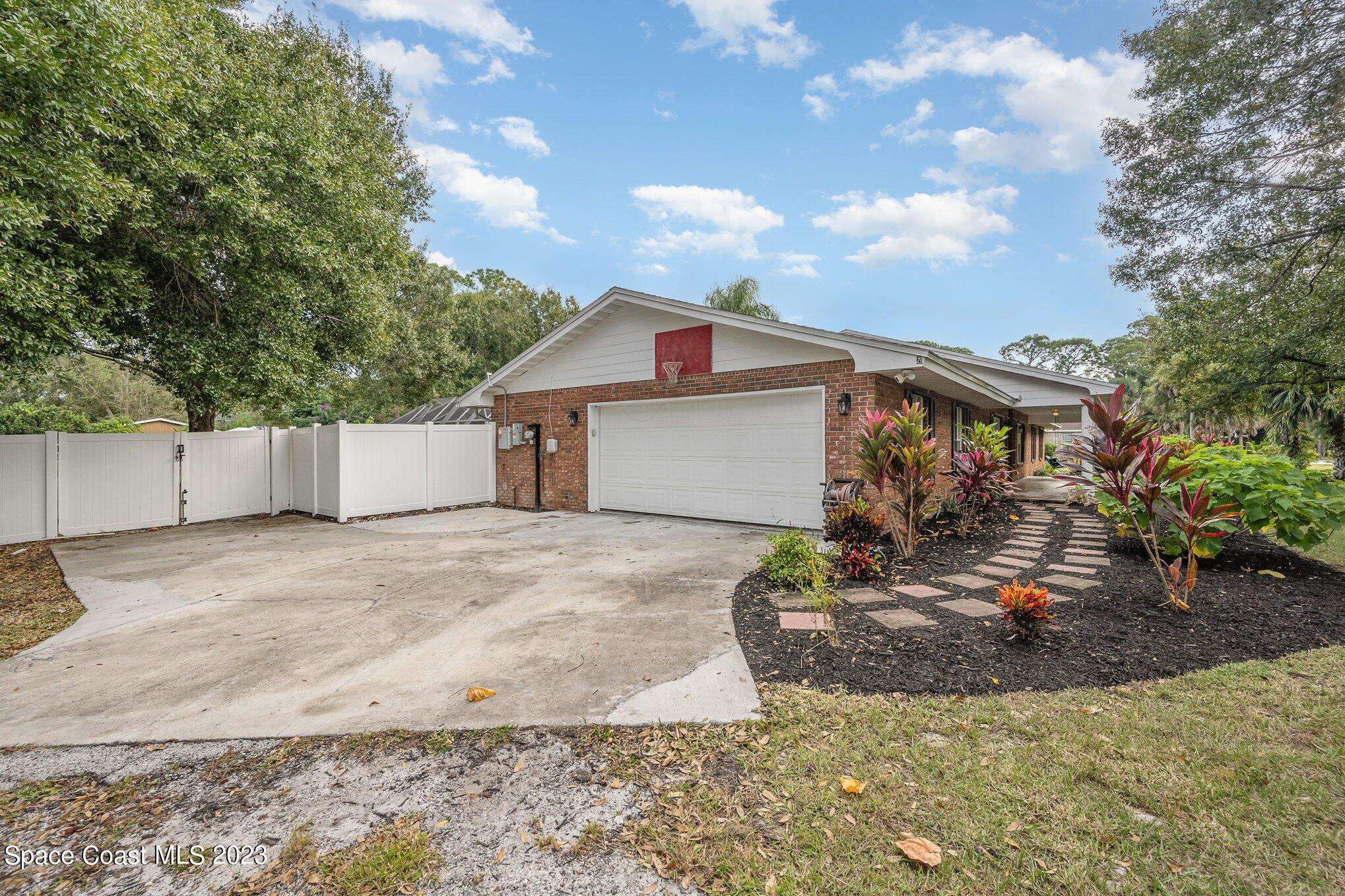 1699 Henley Road NW