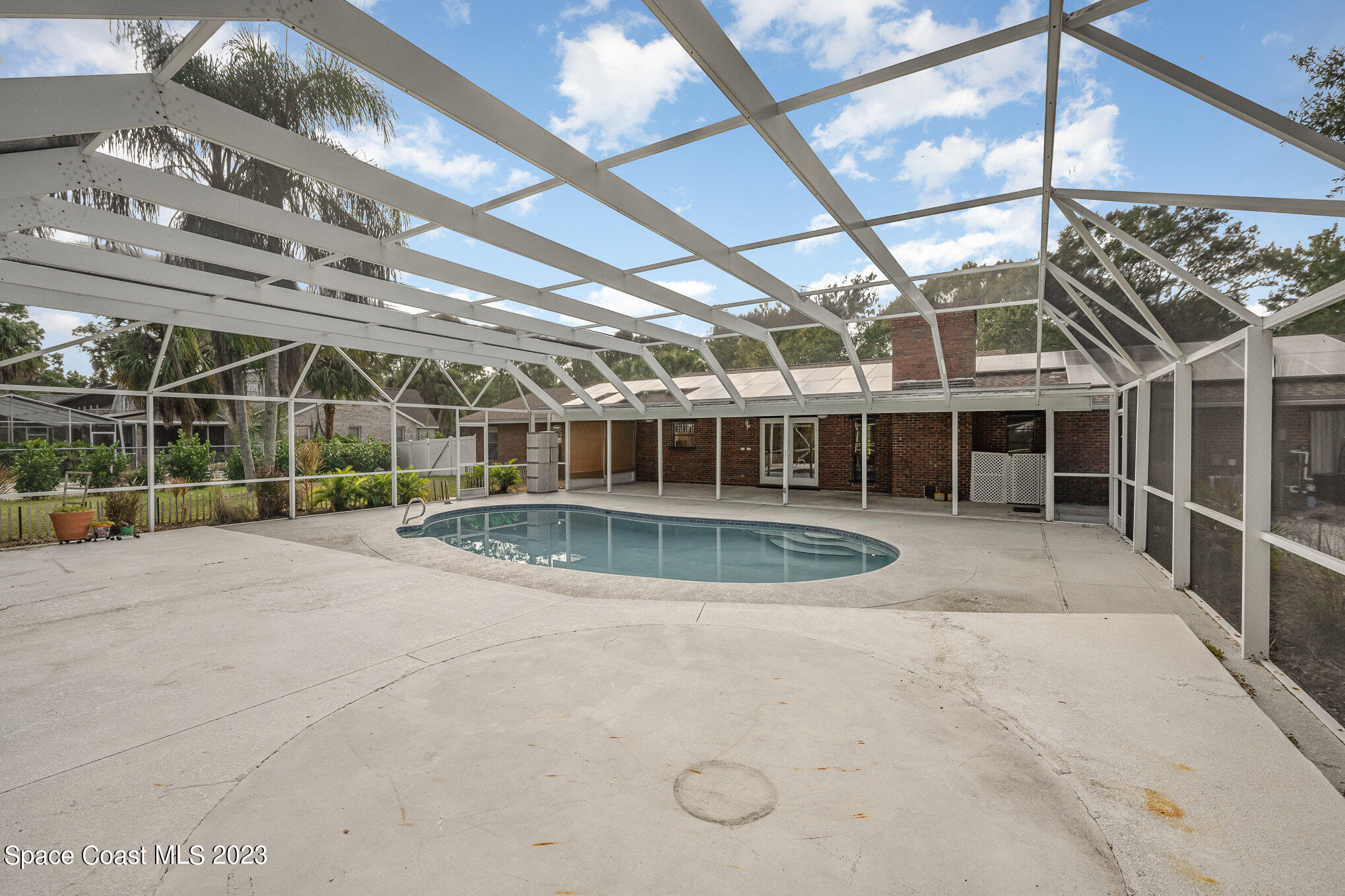 1699 Henley Road NW