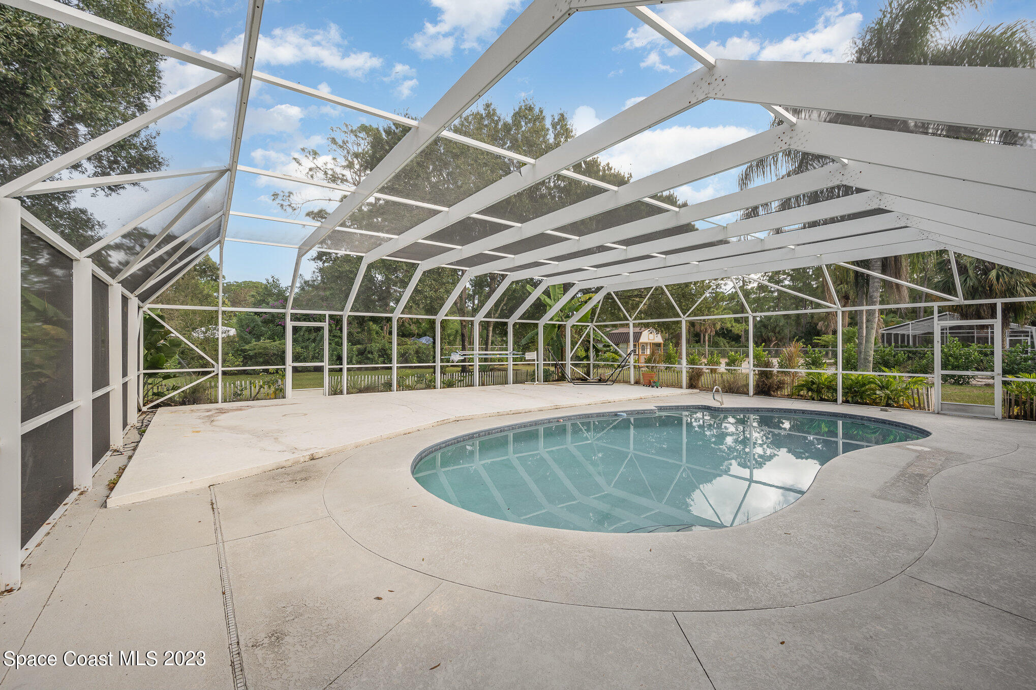 1699 Henley Road NW