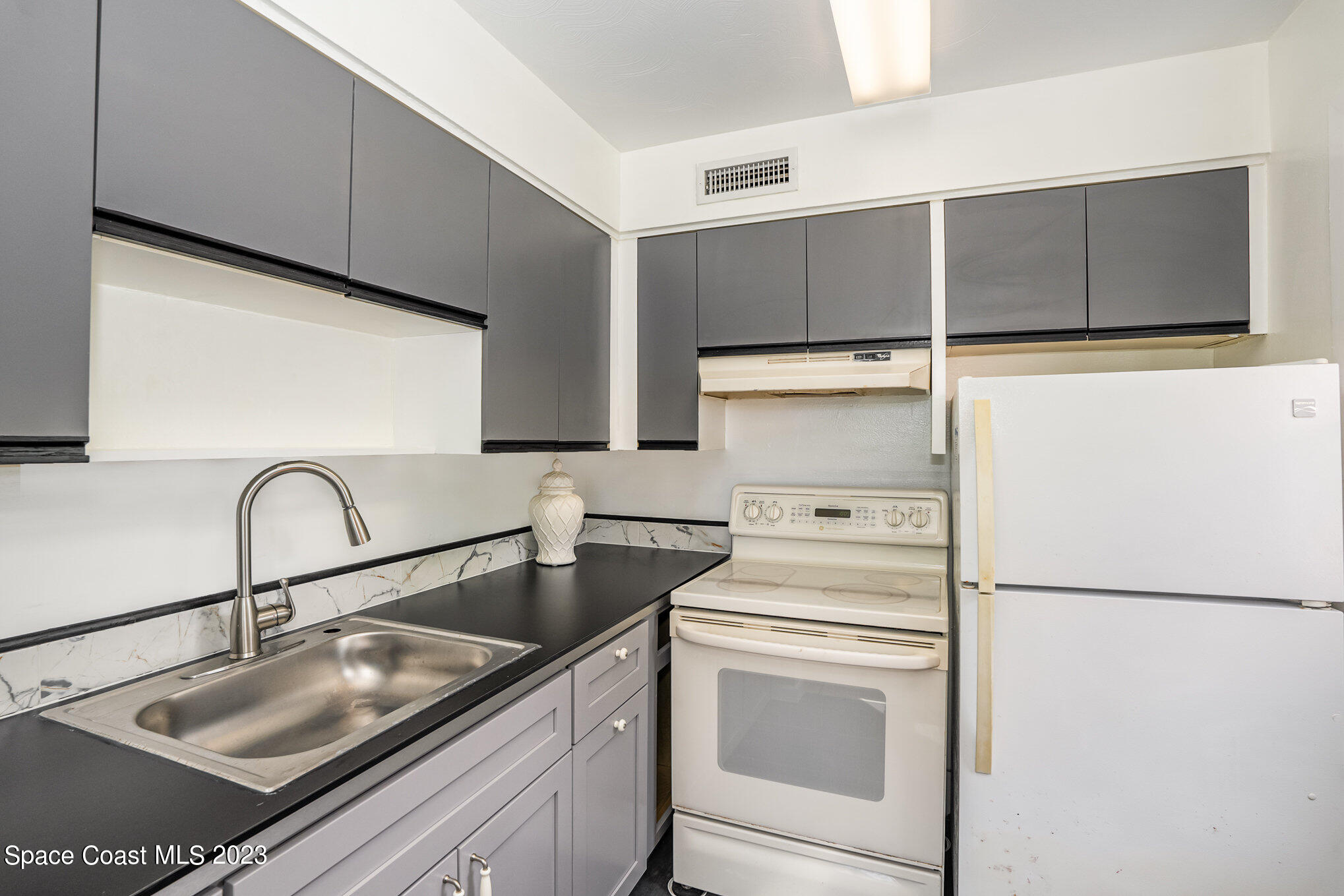 411 Madison Avenue, 102