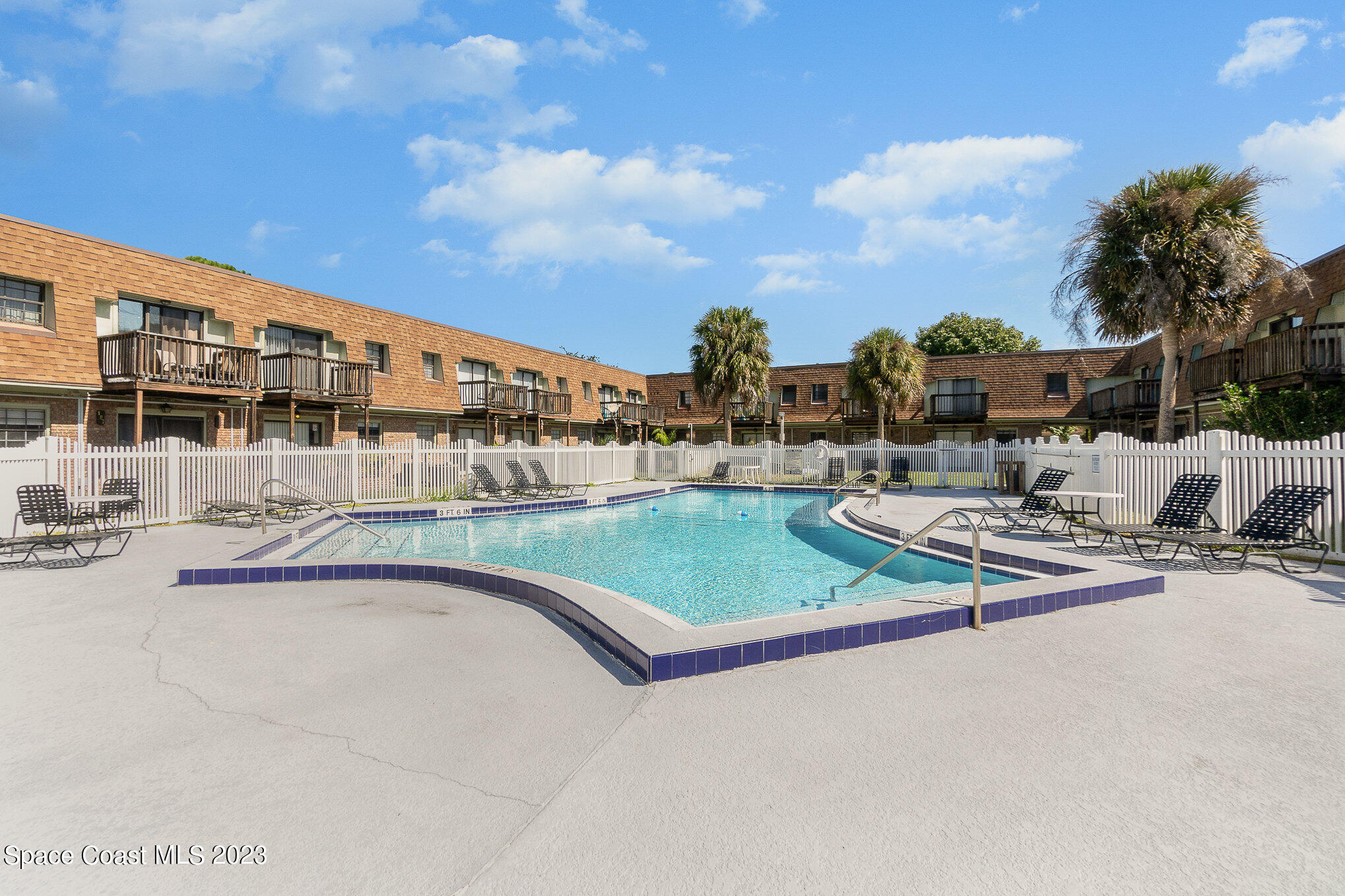 1300 Arlington Lane NE, 117