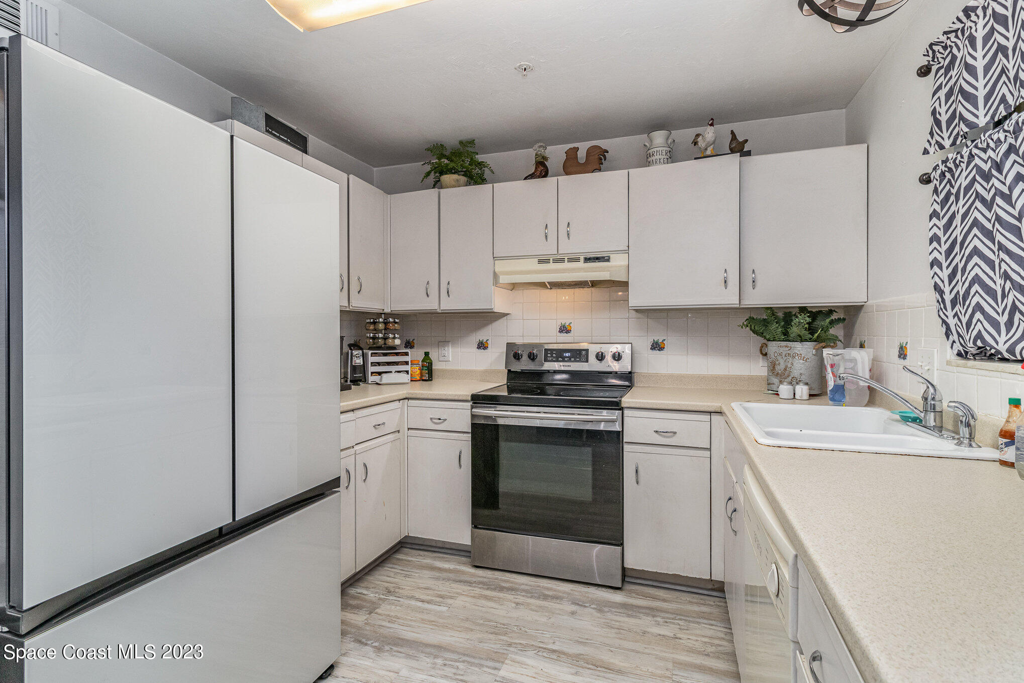 7817 Shadowood Drive, 204