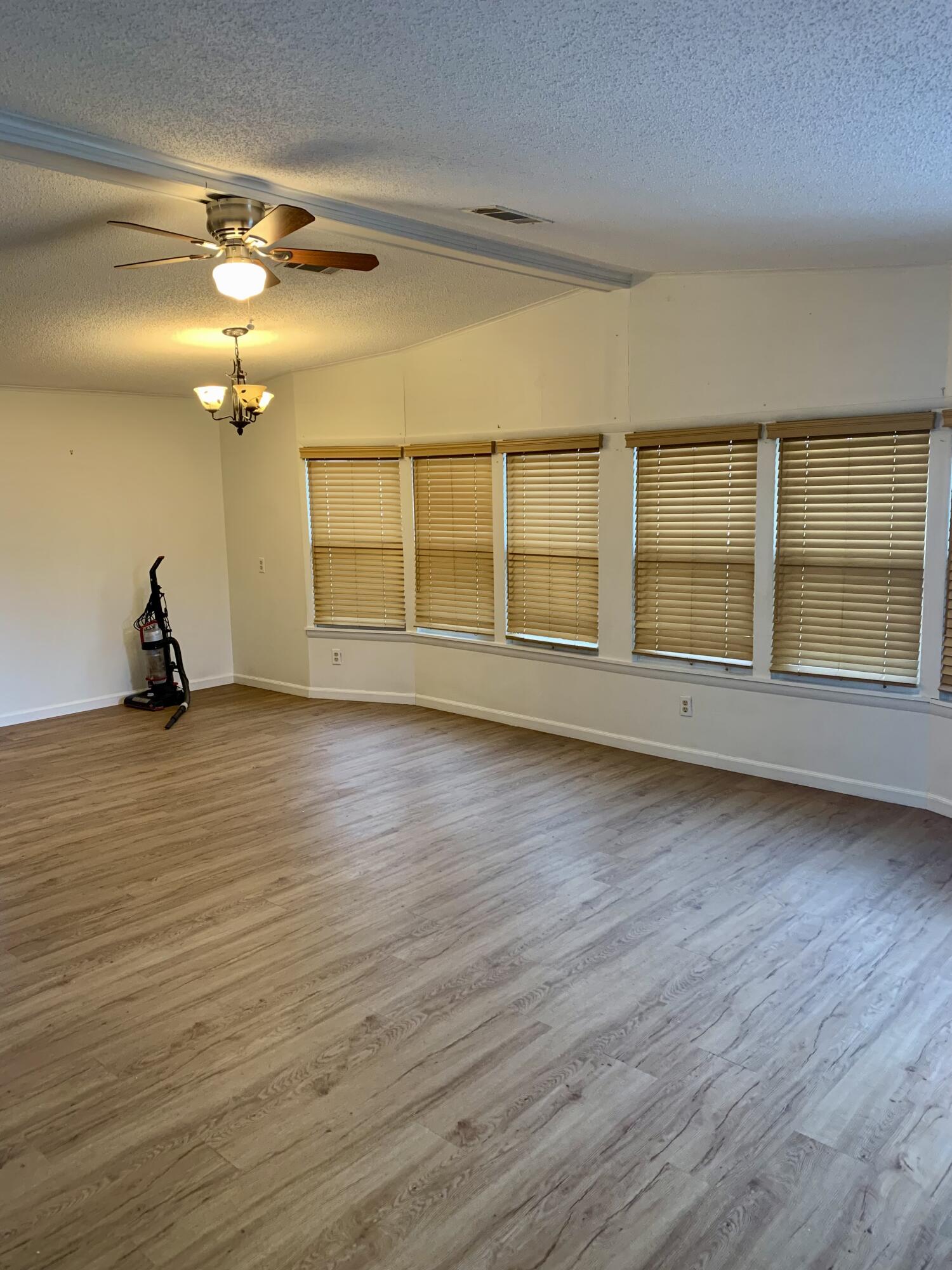 706 Periwinkle Circle