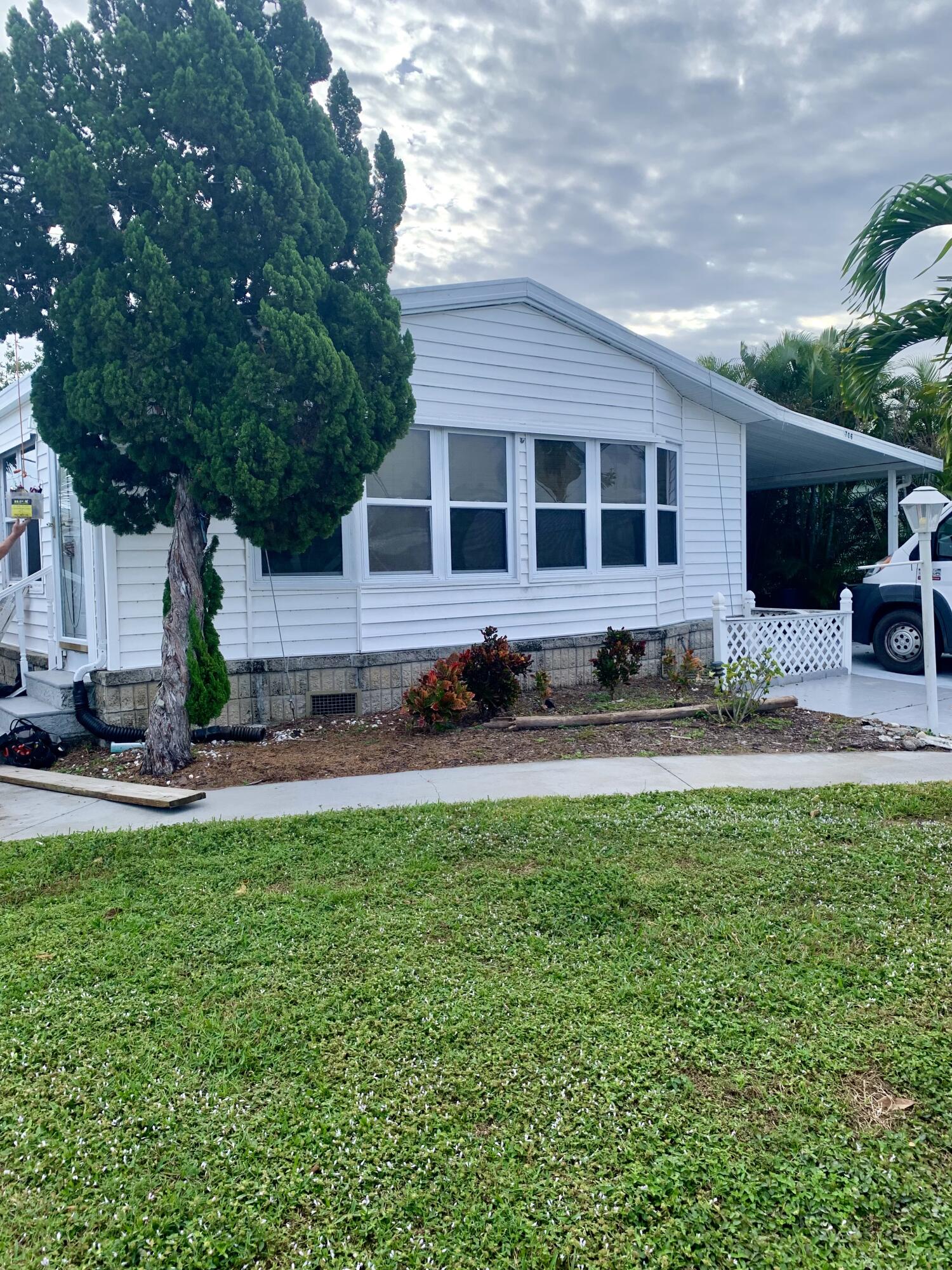 706 Periwinkle Circle