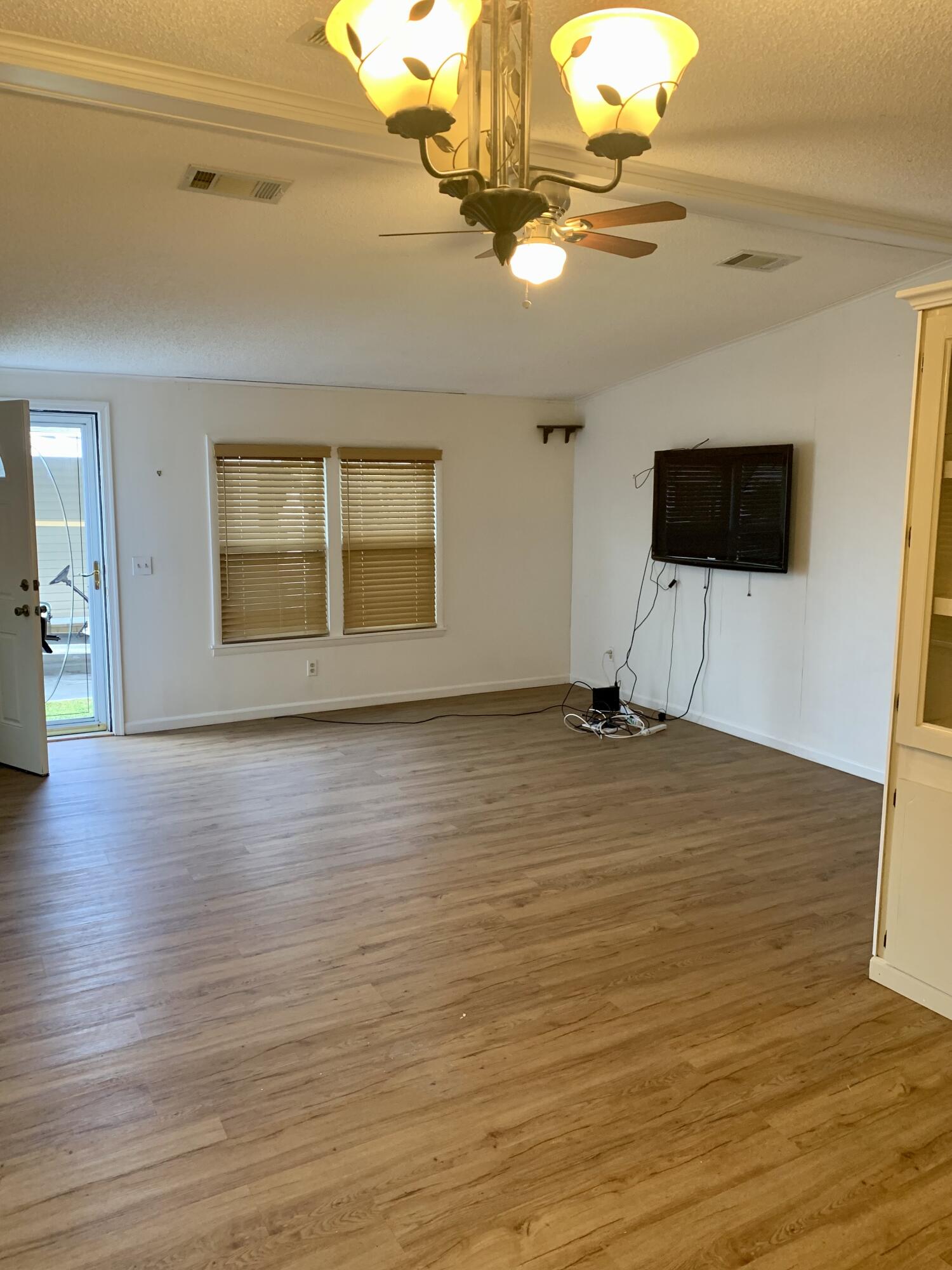 706 Periwinkle Circle
