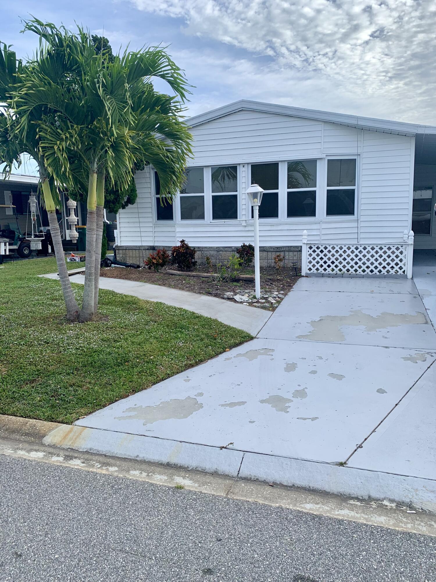 706 Periwinkle Circle