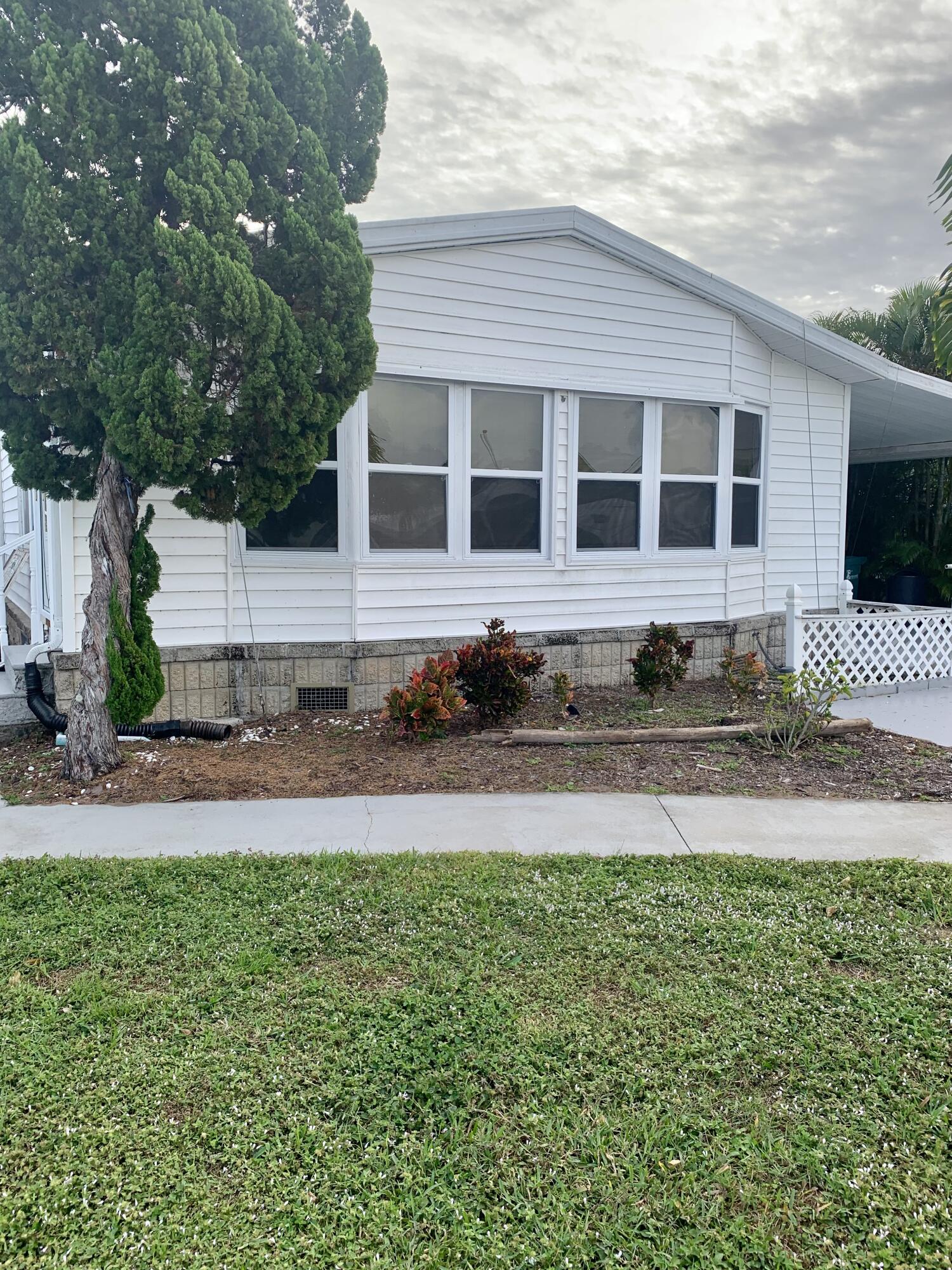 706 Periwinkle Circle