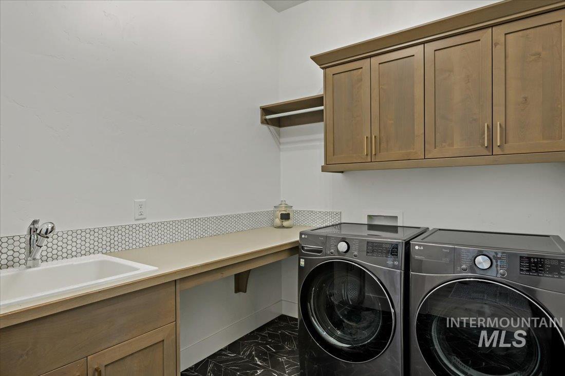 8440 W Sparks Lake Dr