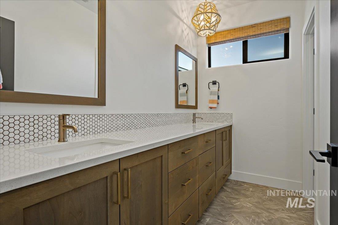 8440 W Sparks Lake Dr