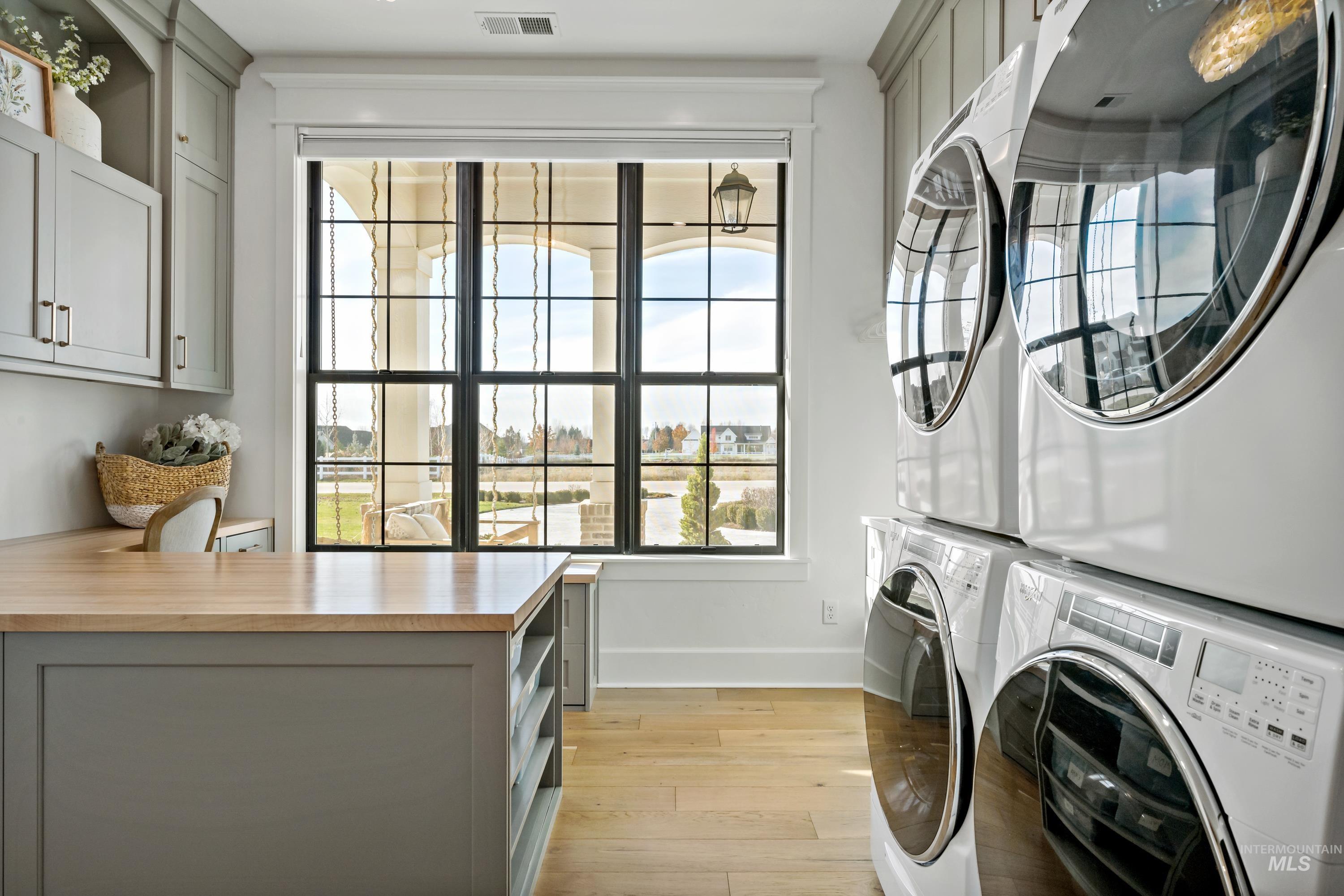 2288 N. Locksley Way