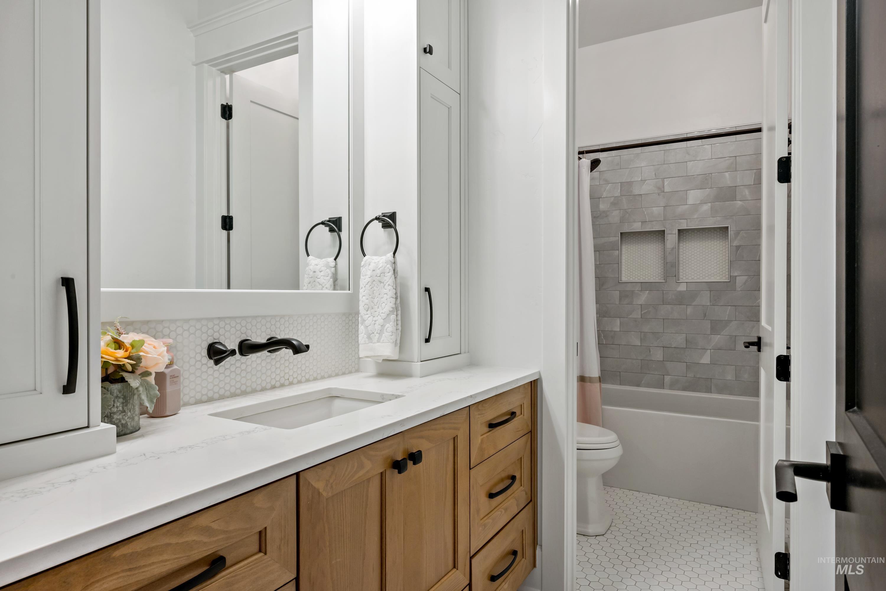 2288 N. Locksley Way