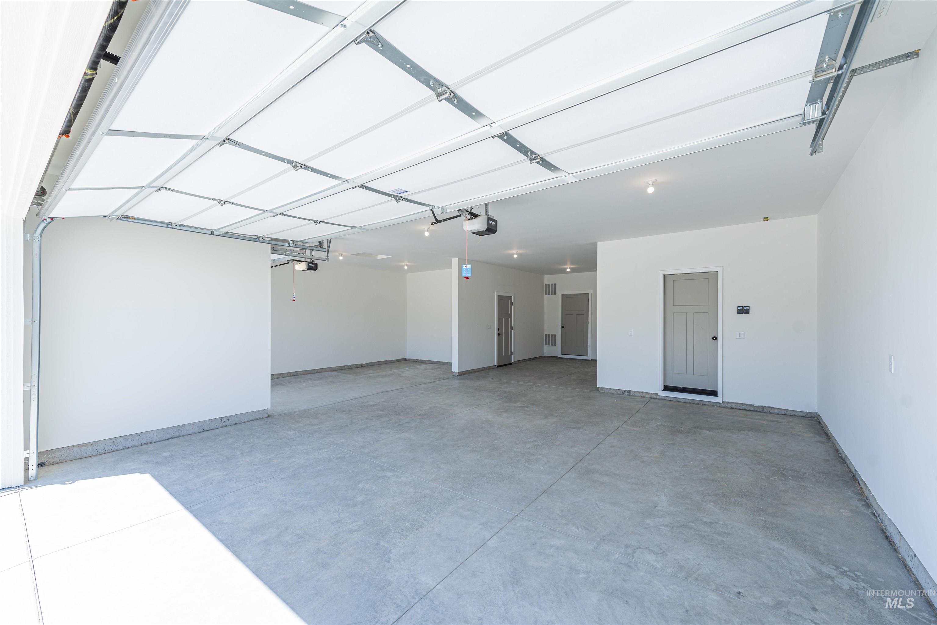 6129 S. Ballerina Ave.