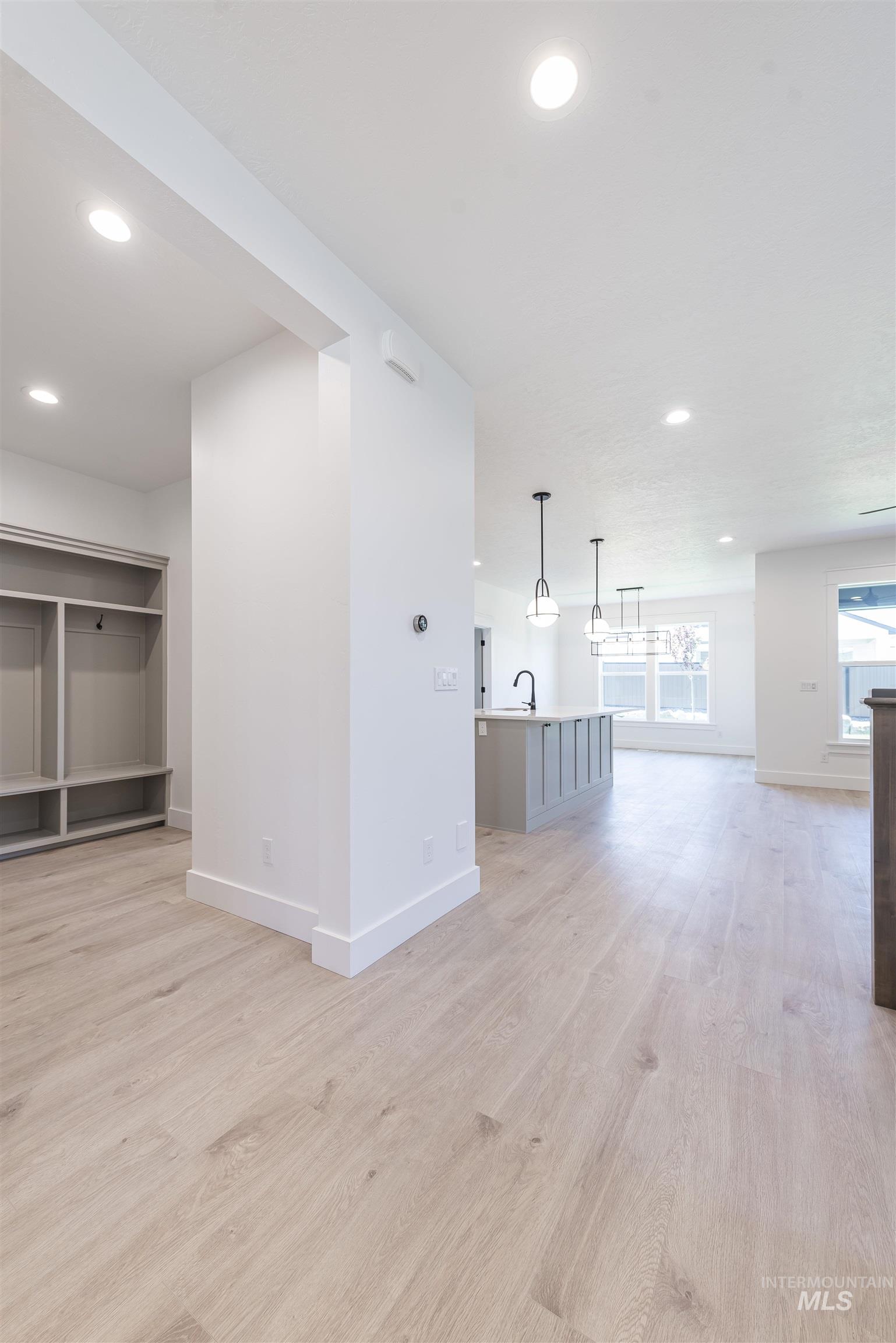 6129 S. Ballerina Ave.
