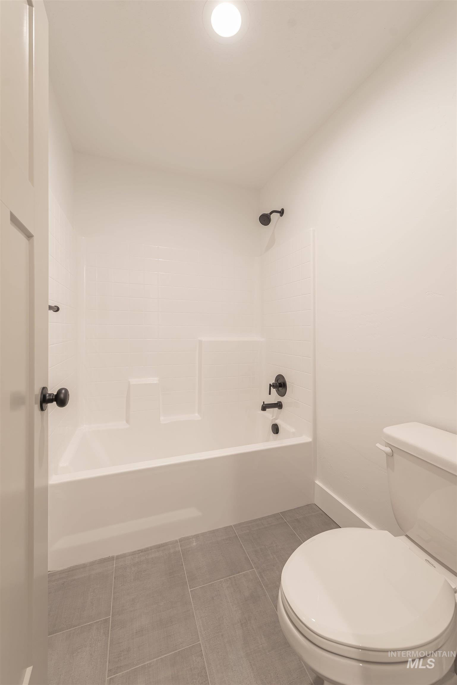 6129 S. Ballerina Ave.