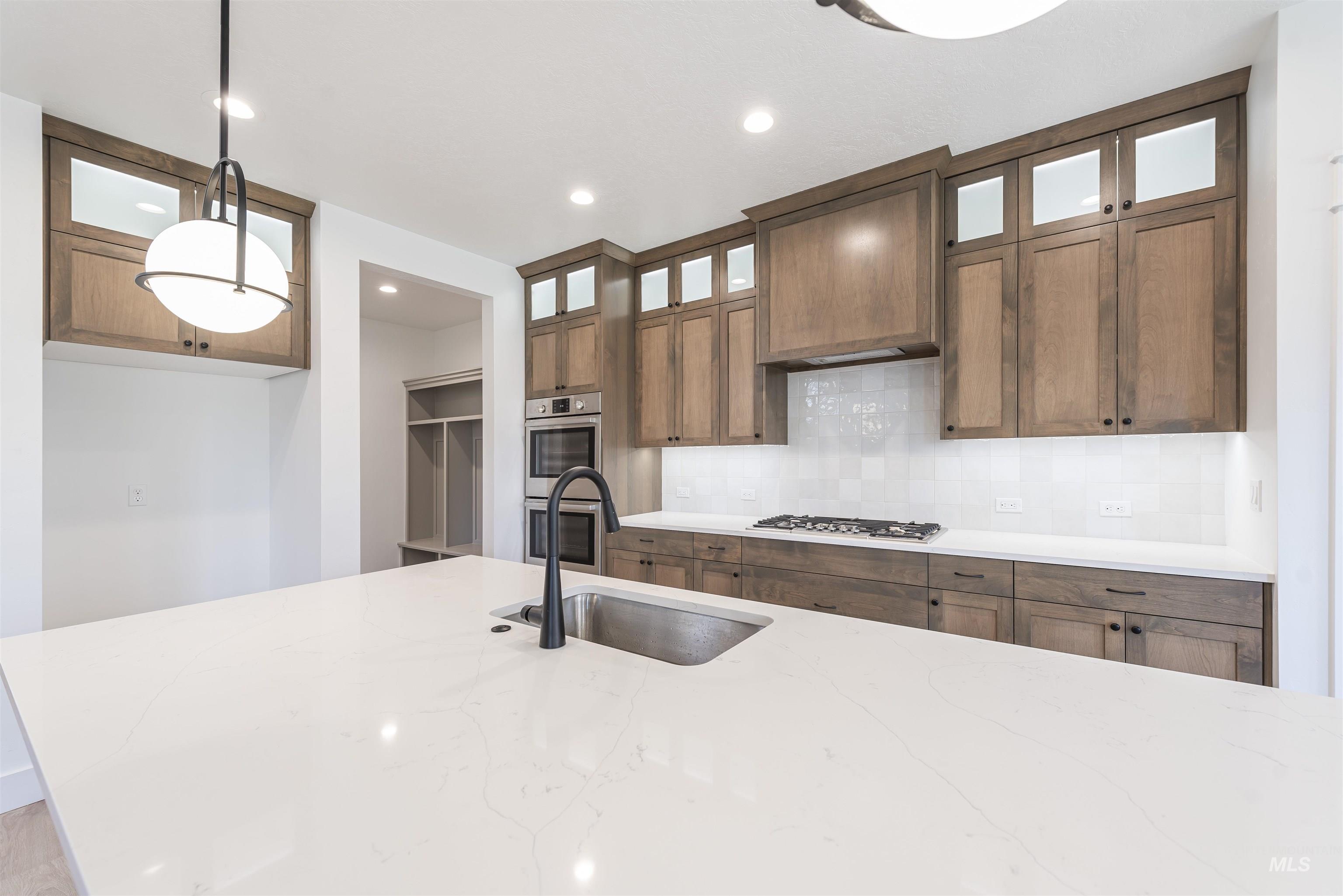 6129 S. Ballerina Ave.