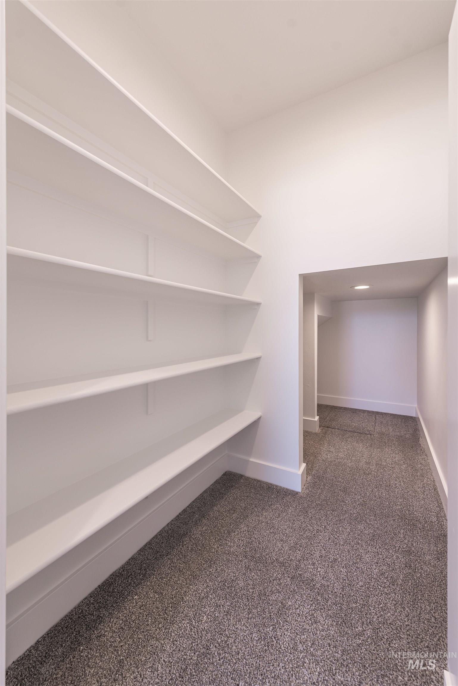 6129 S. Ballerina Ave.