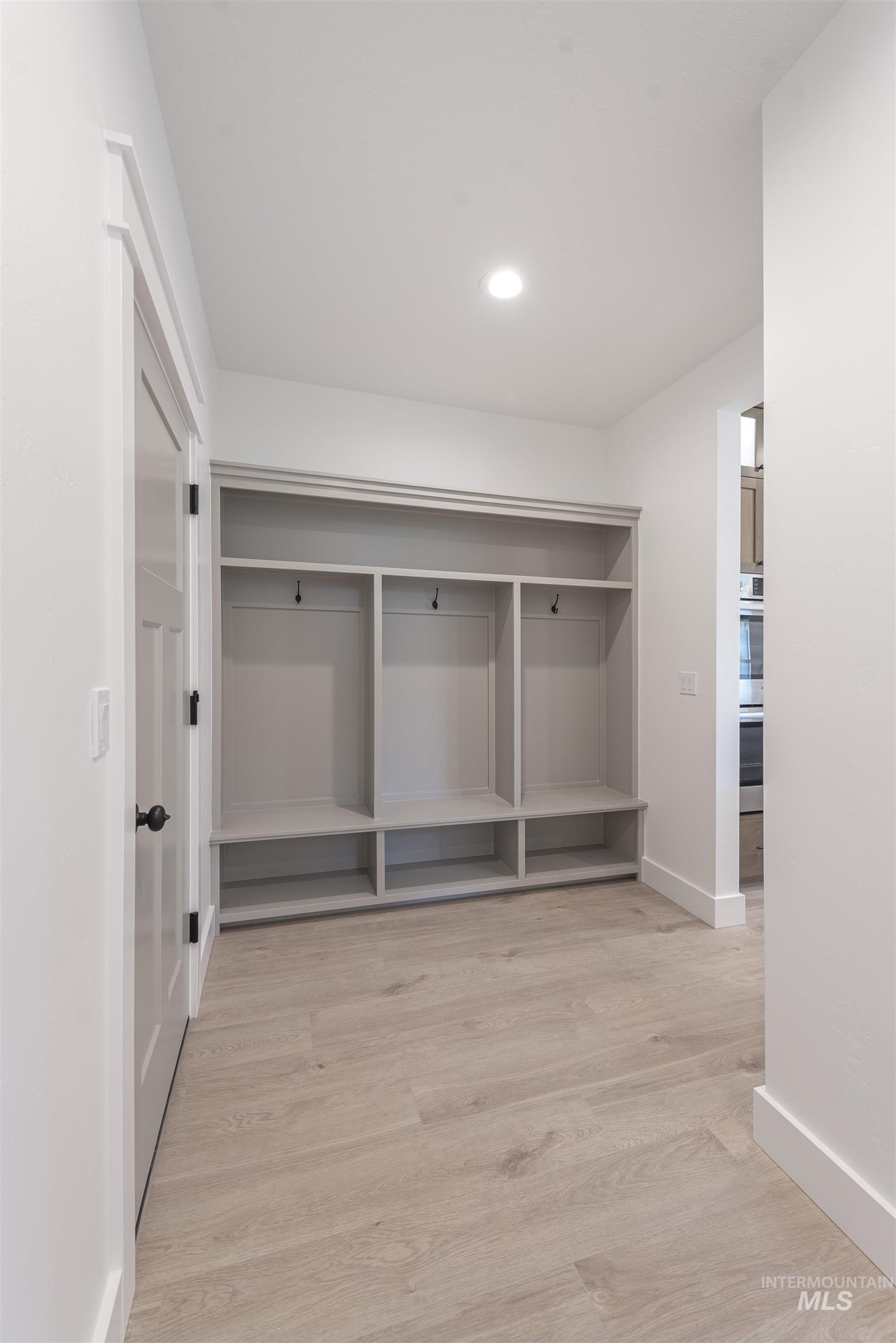6129 S. Ballerina Ave.