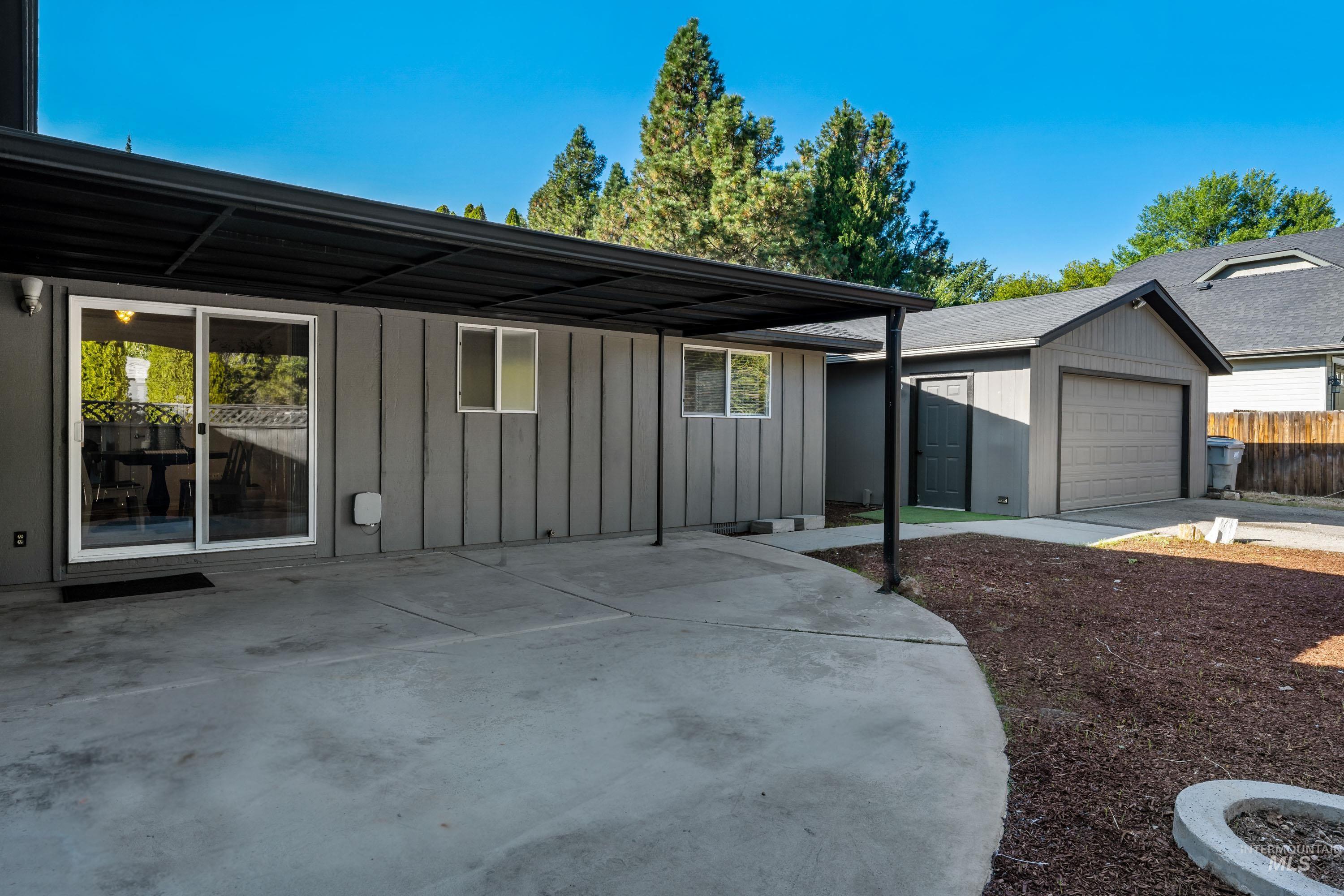 3317 N Acre Lane