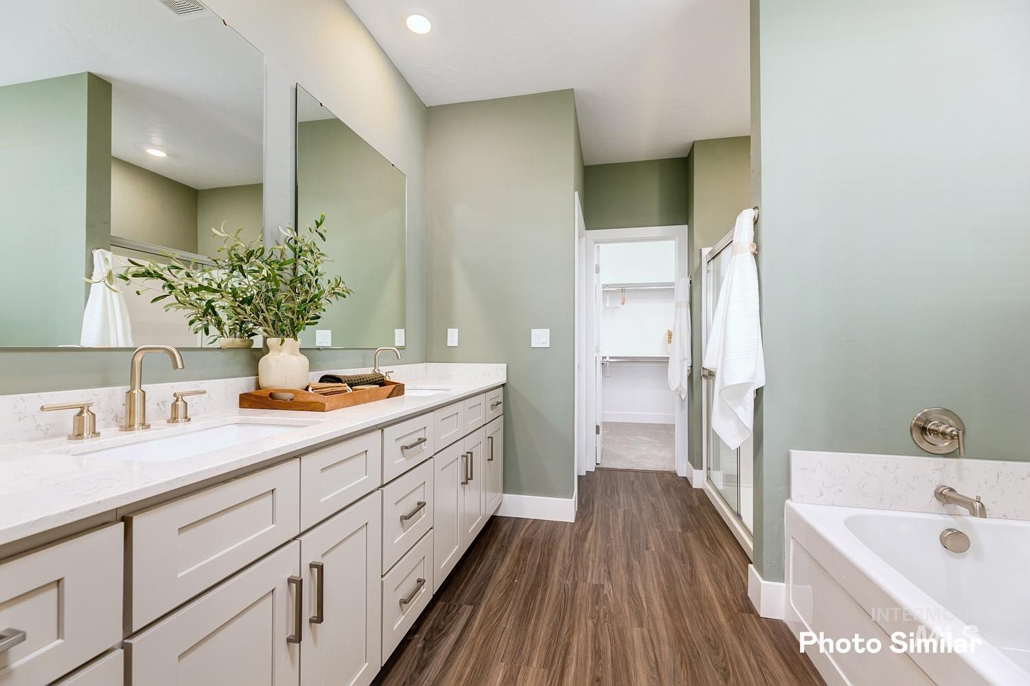 5512 E Bridal Veil Falls Dr