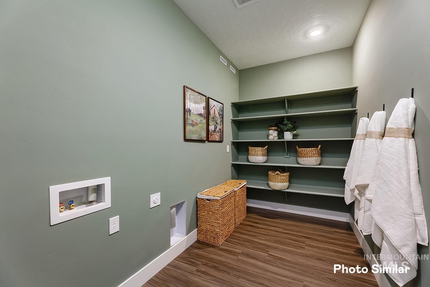 5512 E Bridal Veil Falls Dr