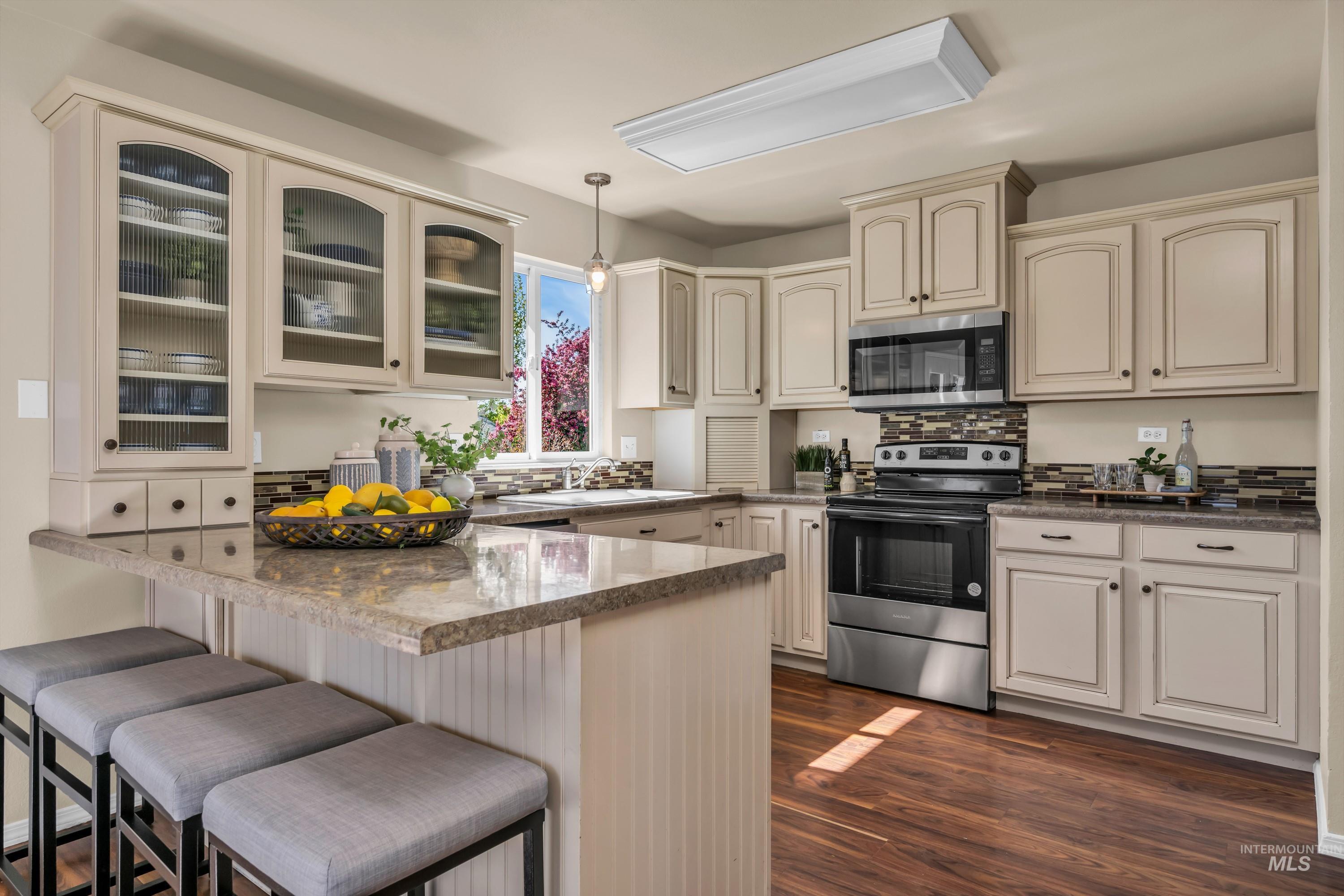 5834 S Snowdrop Place