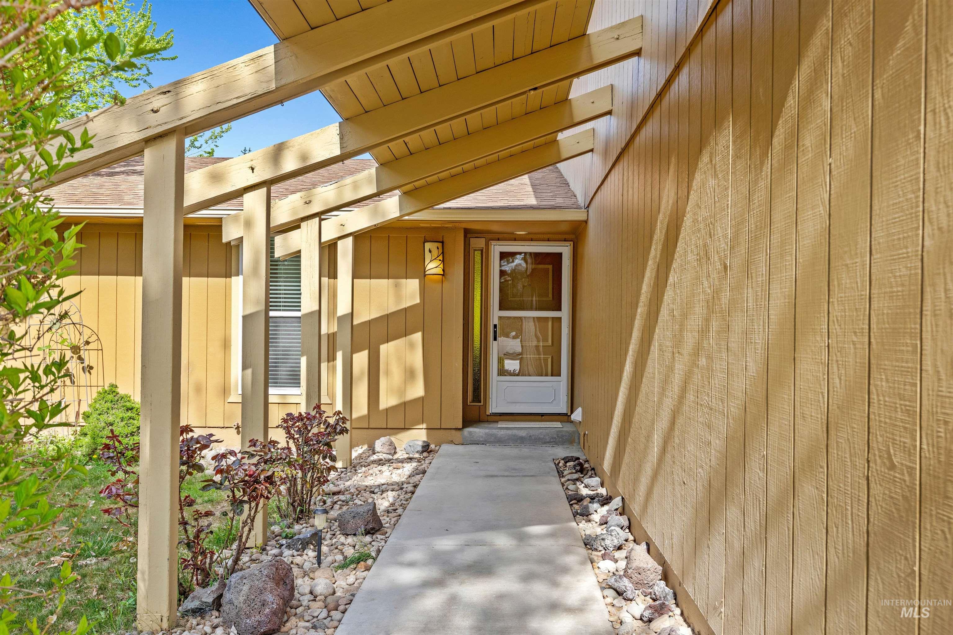 11134 W Mohawk Drive