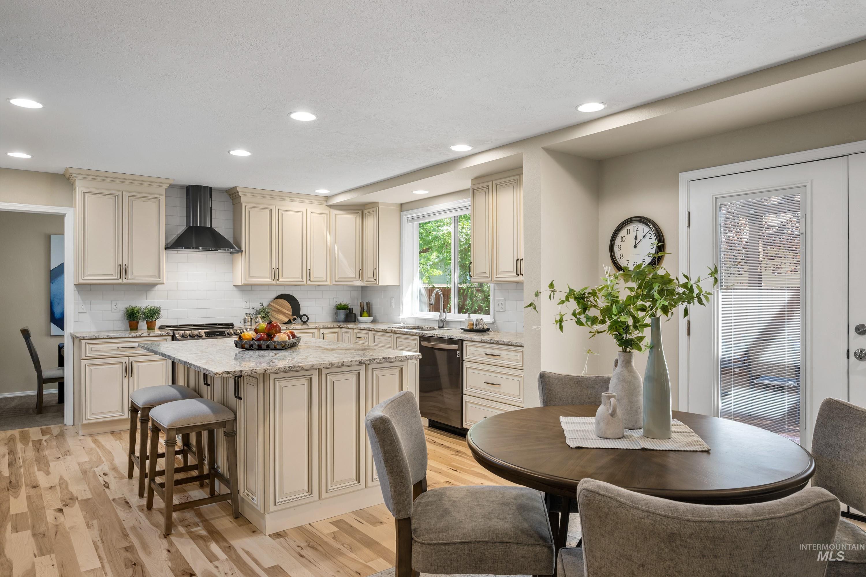 2472 E Bergeson Street