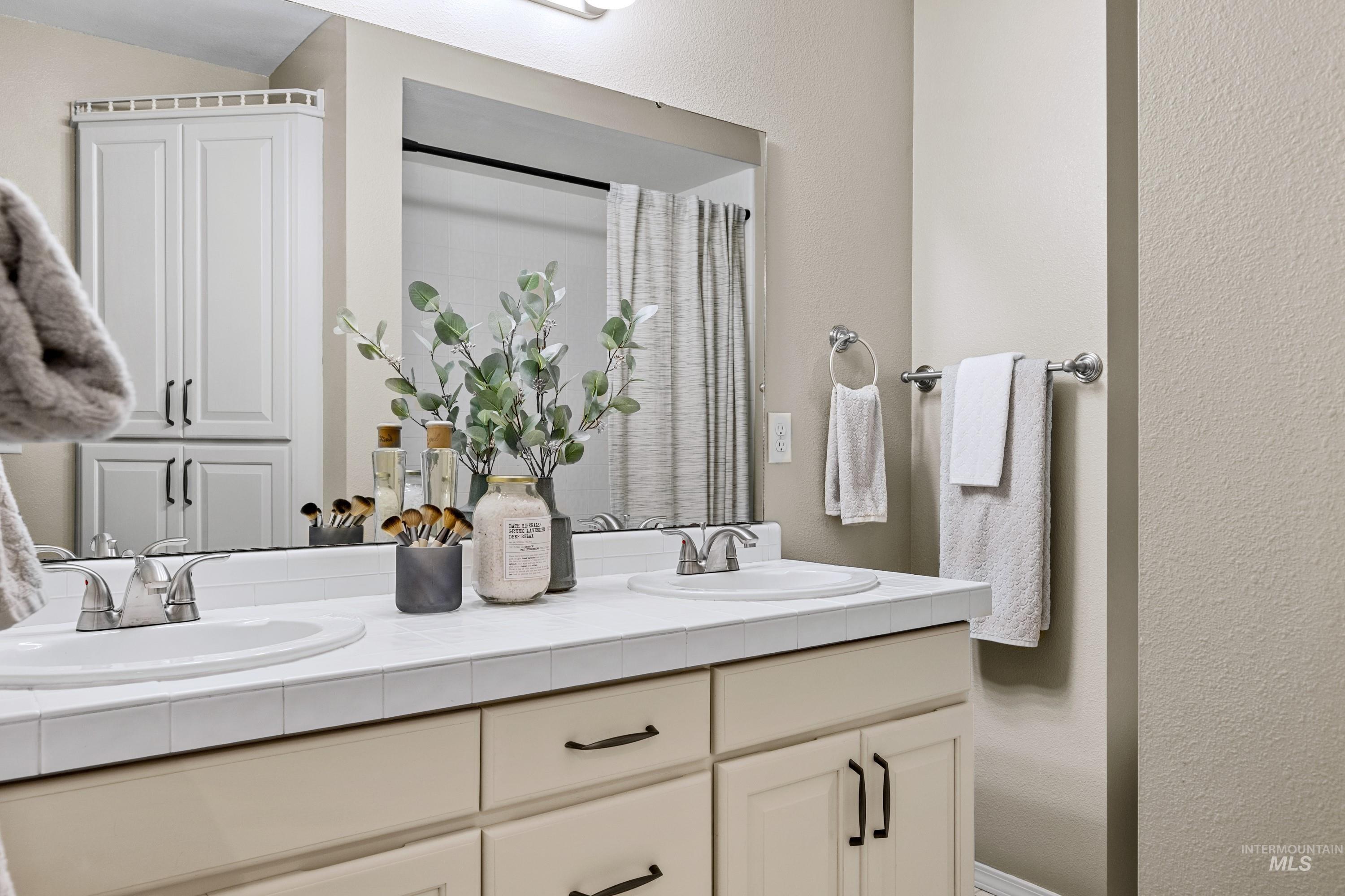 2472 E Bergeson Street