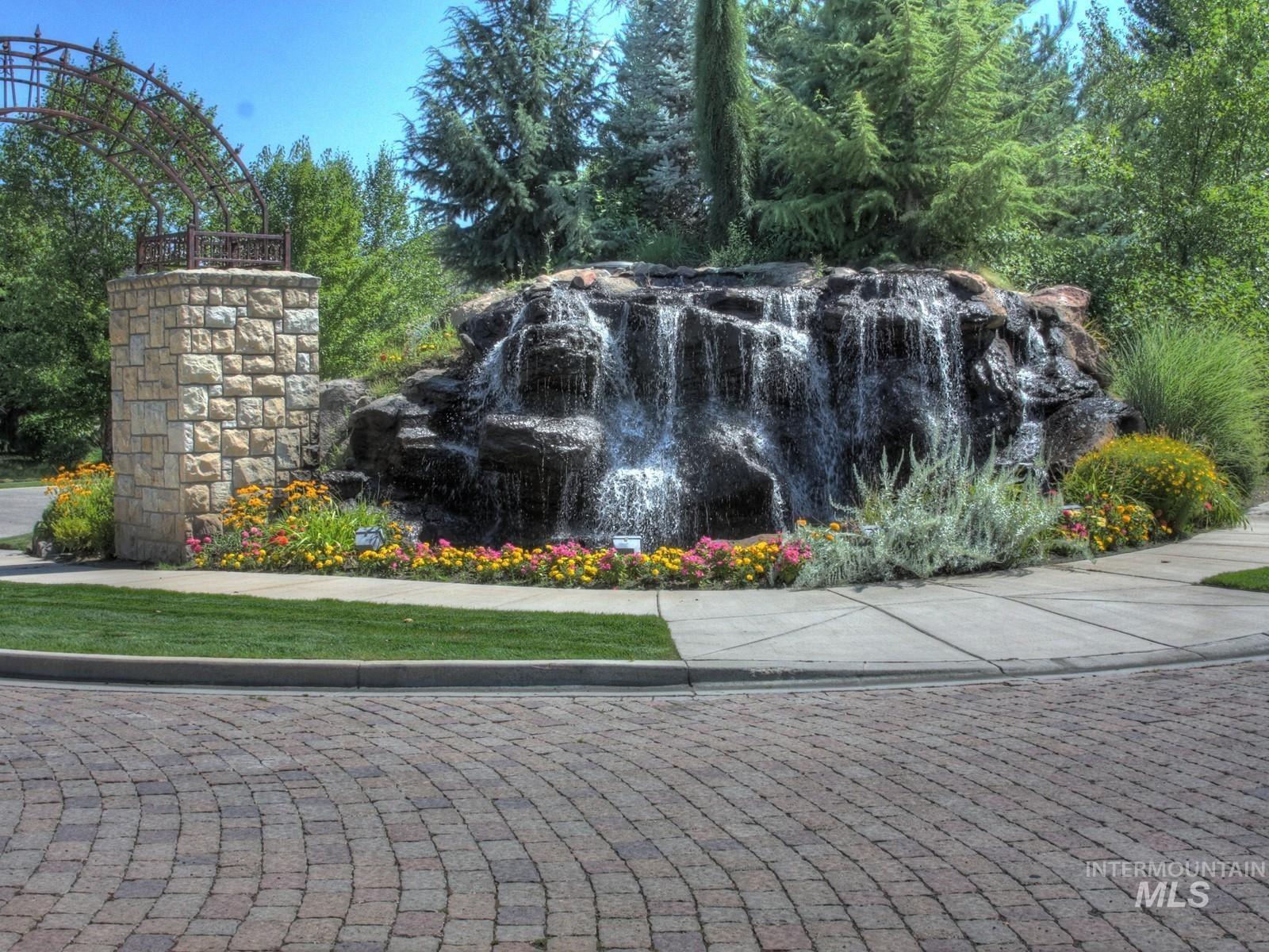 1880 S Stream Pointe Lane