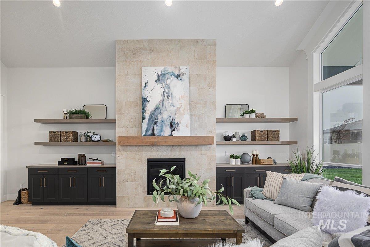 2843 W Three Lakes Dr.