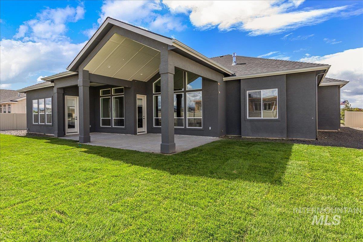 2843 W Three Lakes Dr.