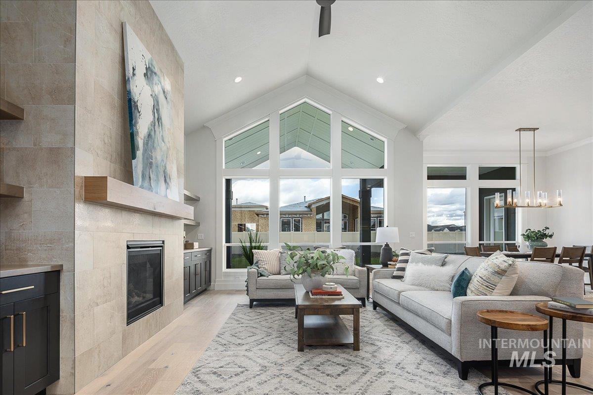 2843 W Three Lakes Dr.