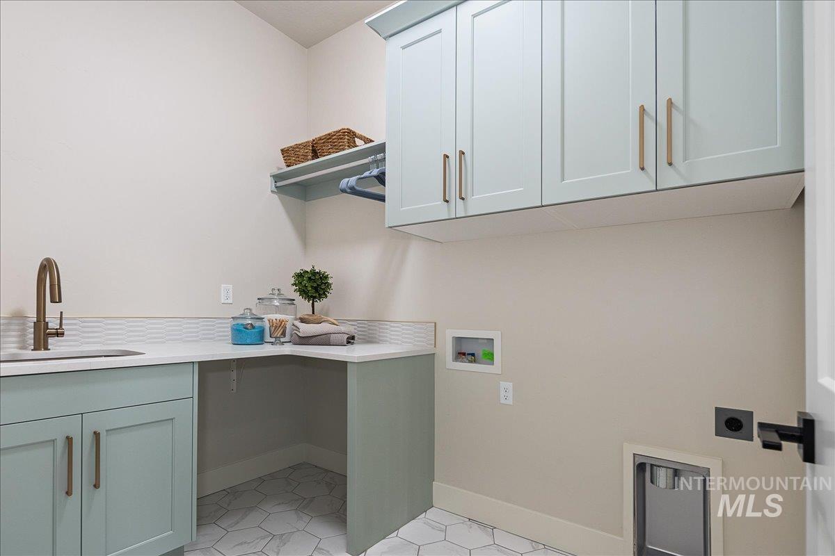 2843 W Three Lakes Dr.