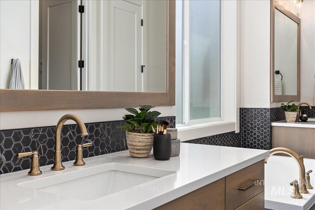 2843 W Three Lakes Dr.