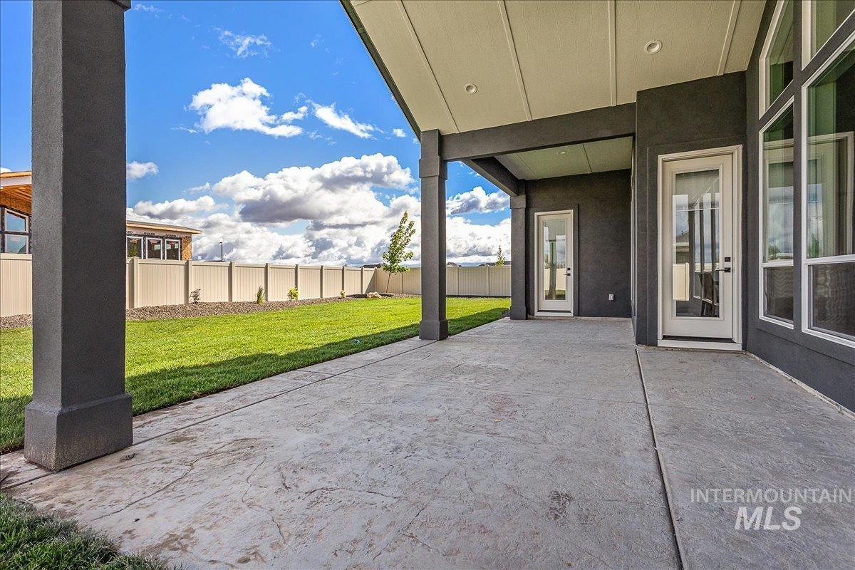 2843 W Three Lakes Dr.