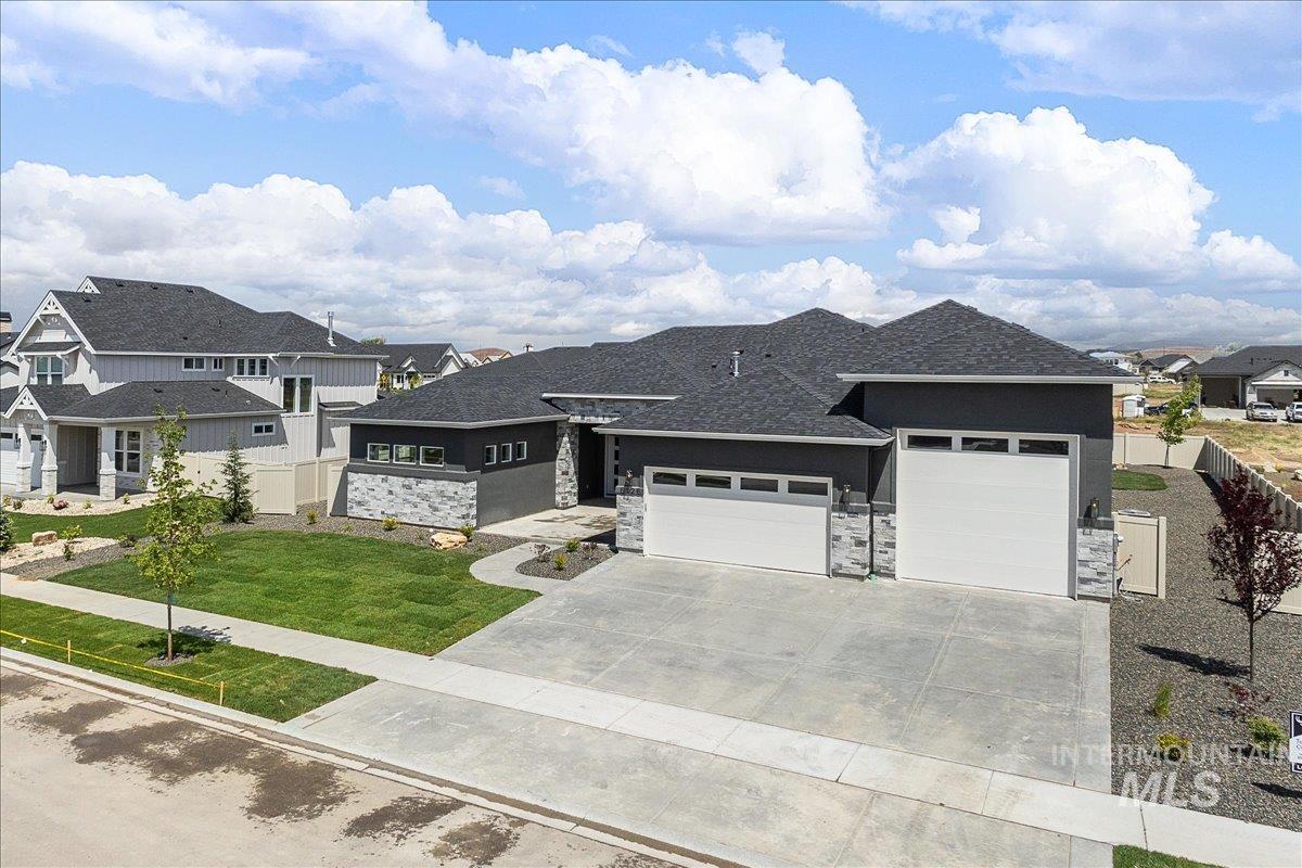 2843 W Three Lakes Dr.