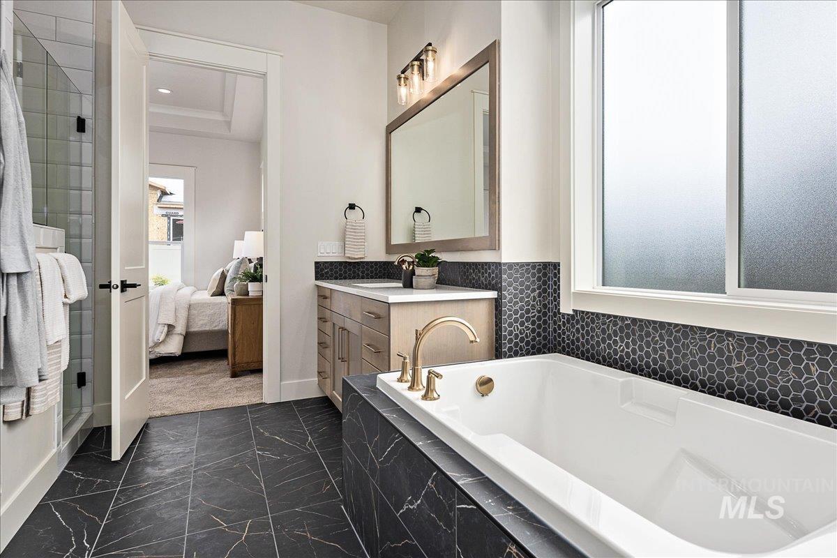 2843 W Three Lakes Dr.