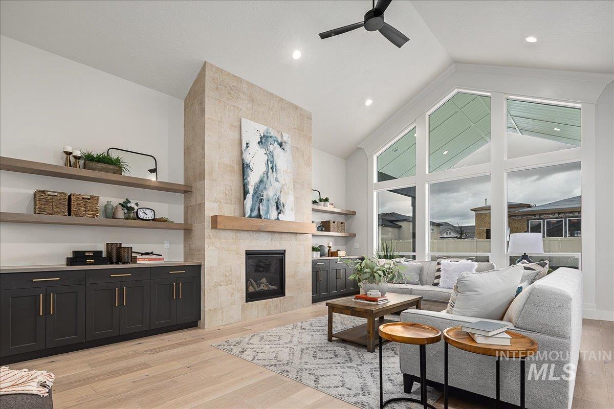 2843 W Three Lakes Dr.