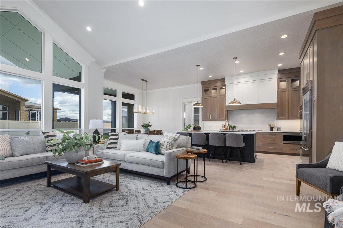 2843 W Three Lakes Dr.