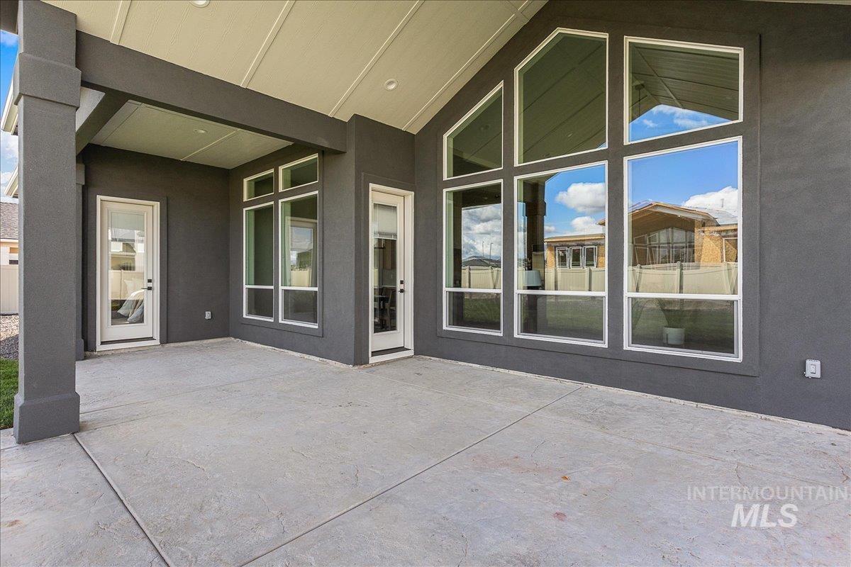 2843 W Three Lakes Dr.