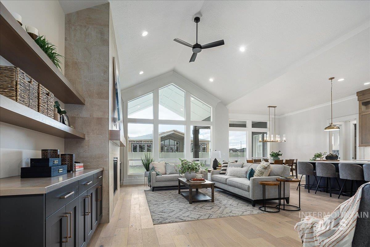 2843 W Three Lakes Dr.